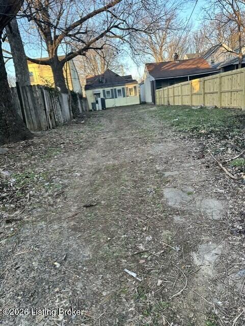 1922 Rowan St Property Photo 11