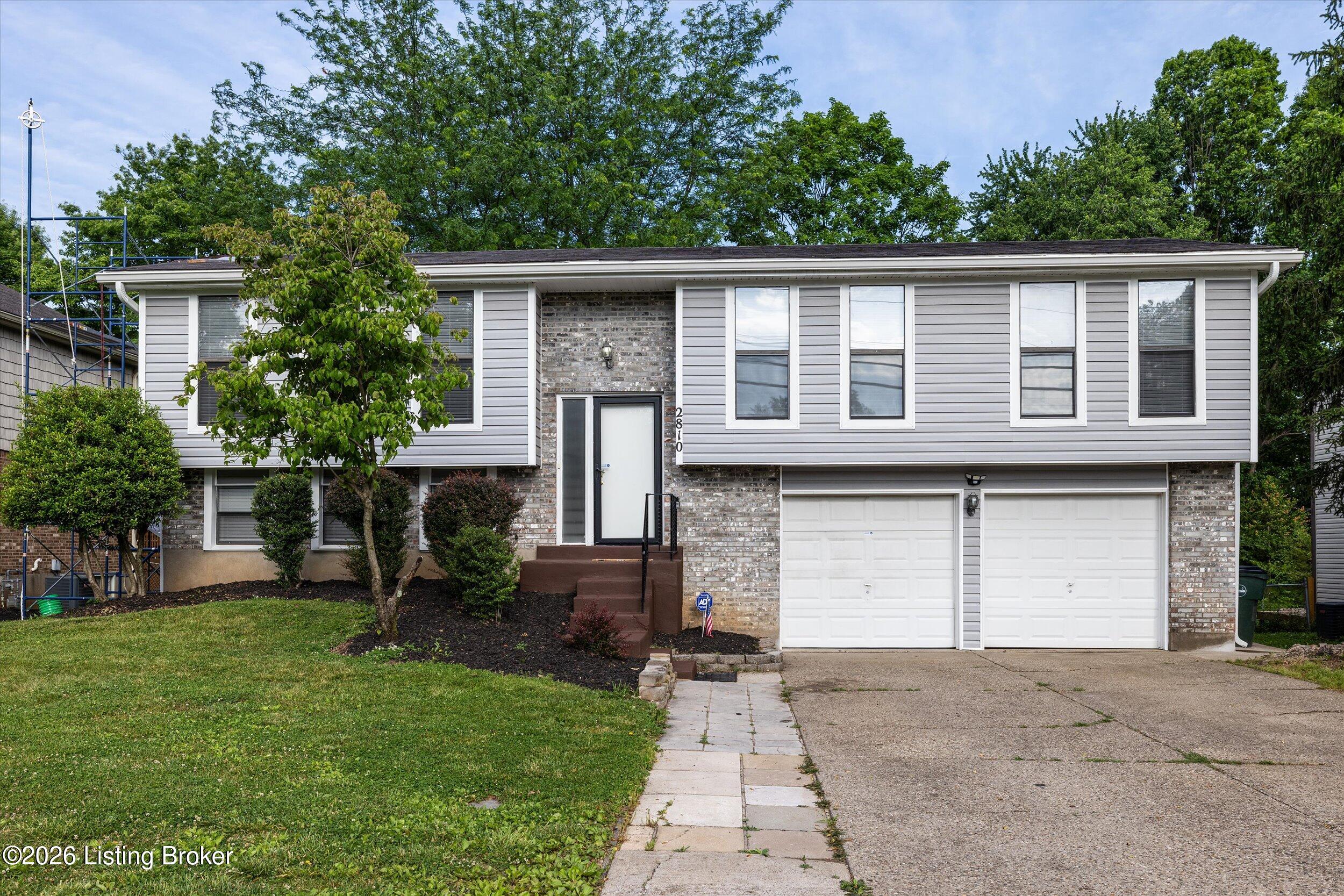 2810 Six Mile Ln Property Photo 2