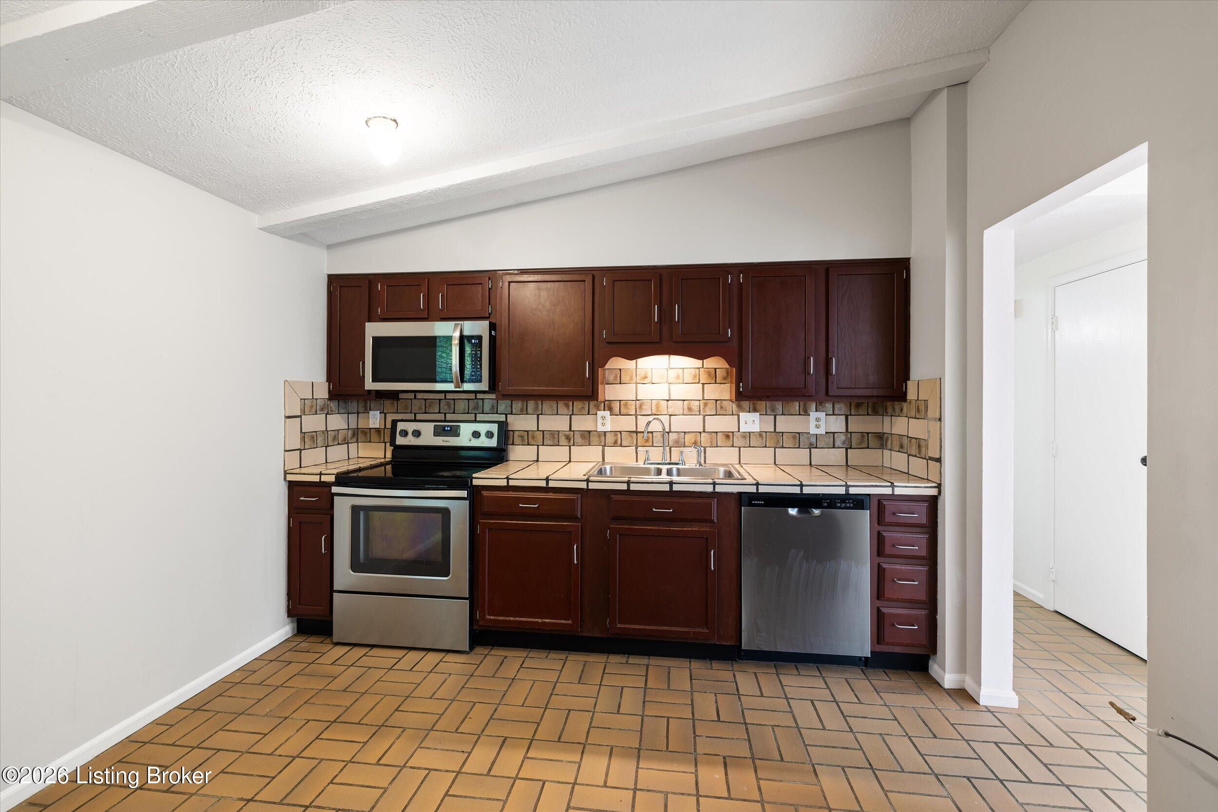 2810 Six Mile Ln Property Photo 13
