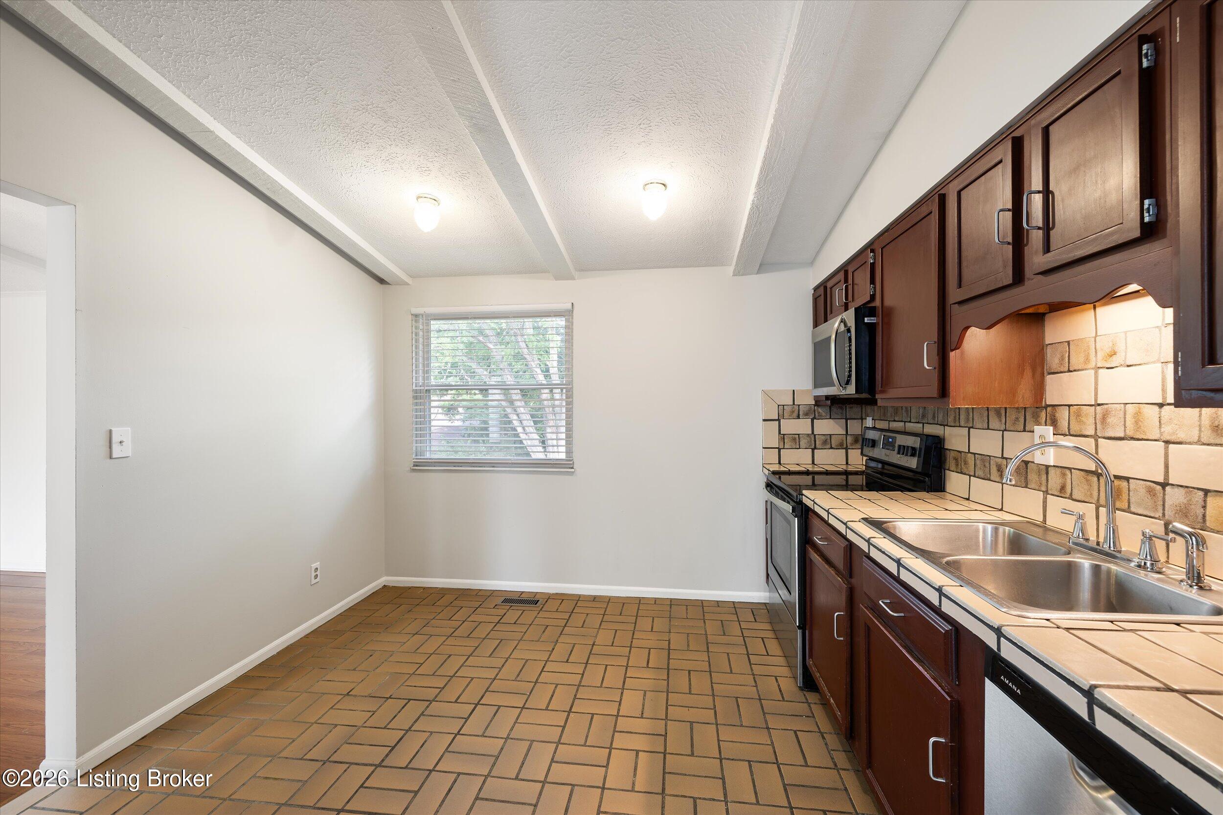 2810 Six Mile Ln Property Photo 14