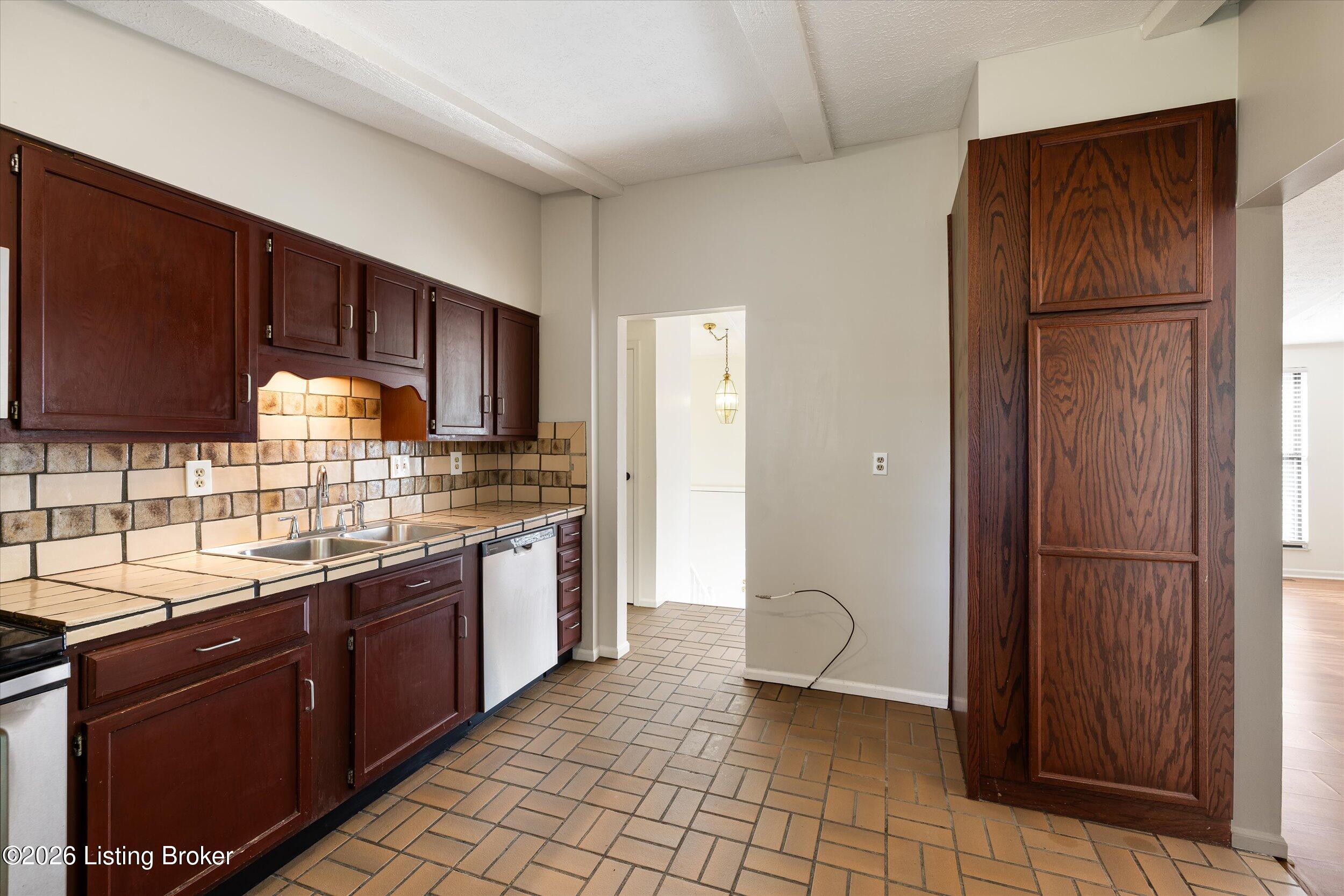 2810 Six Mile Ln Property Photo 16