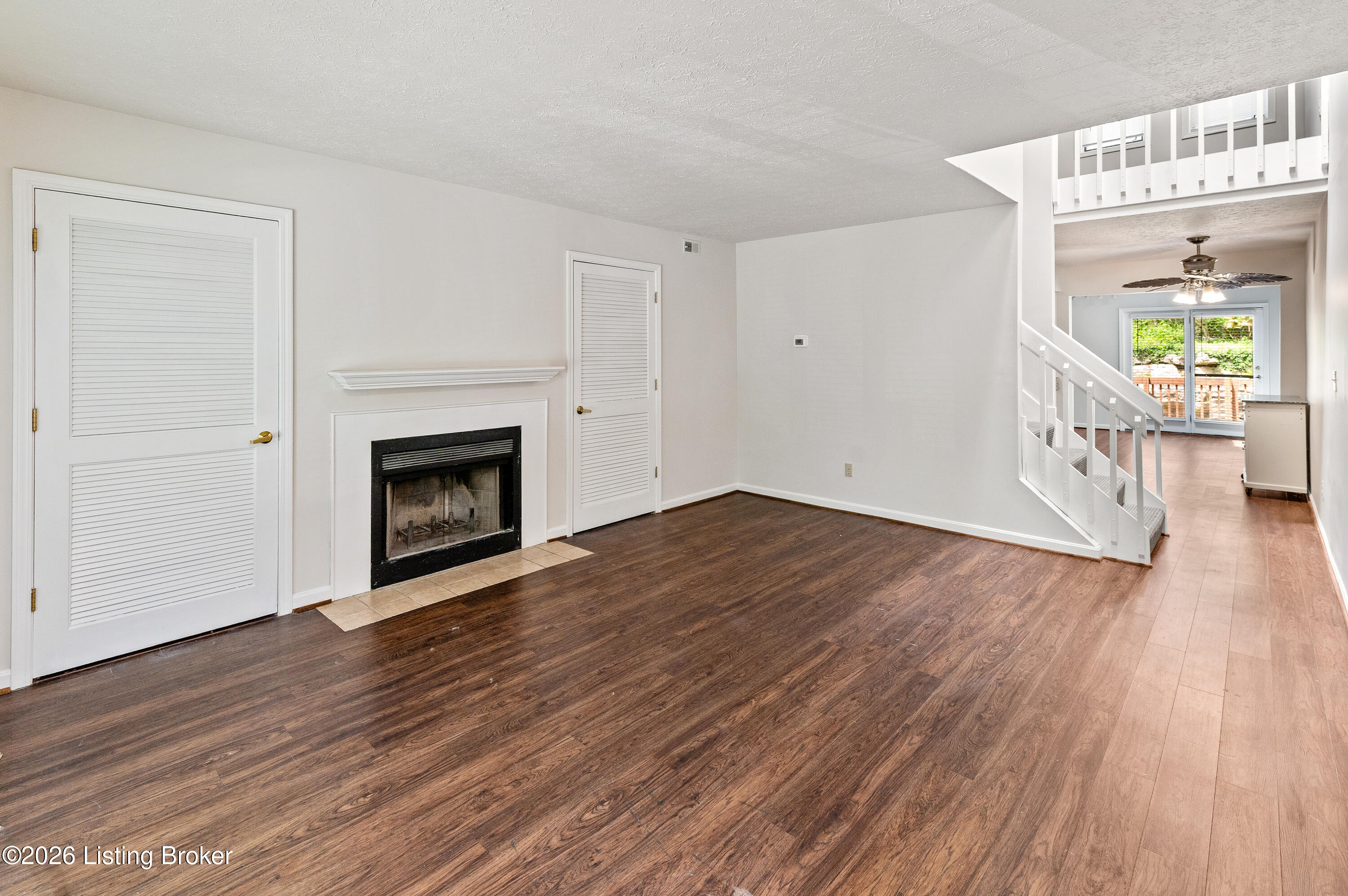 373 Crescent Spring Dr 373 Property Photo 5