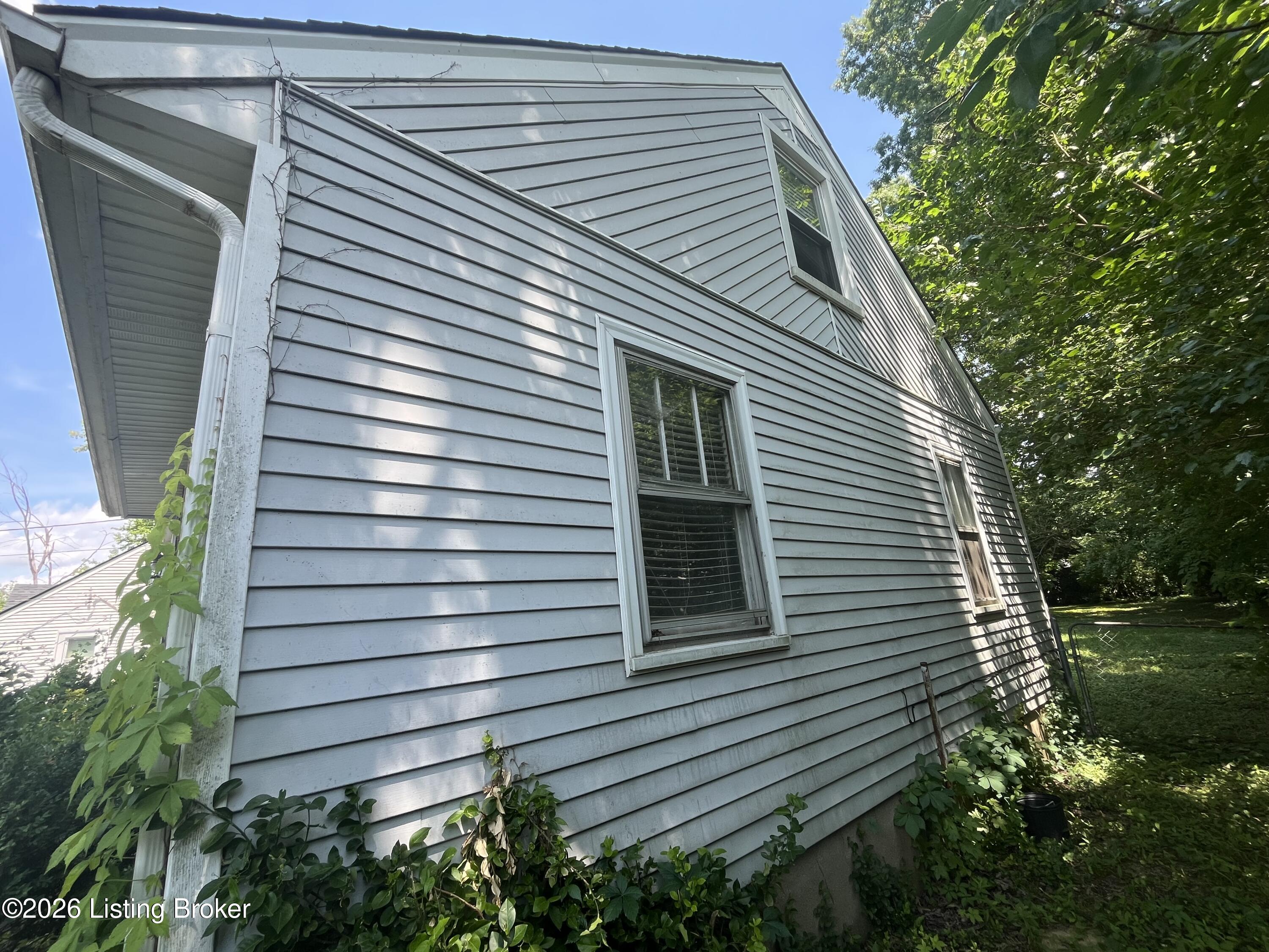 8717 Blue Lick Rd Property Photo 4