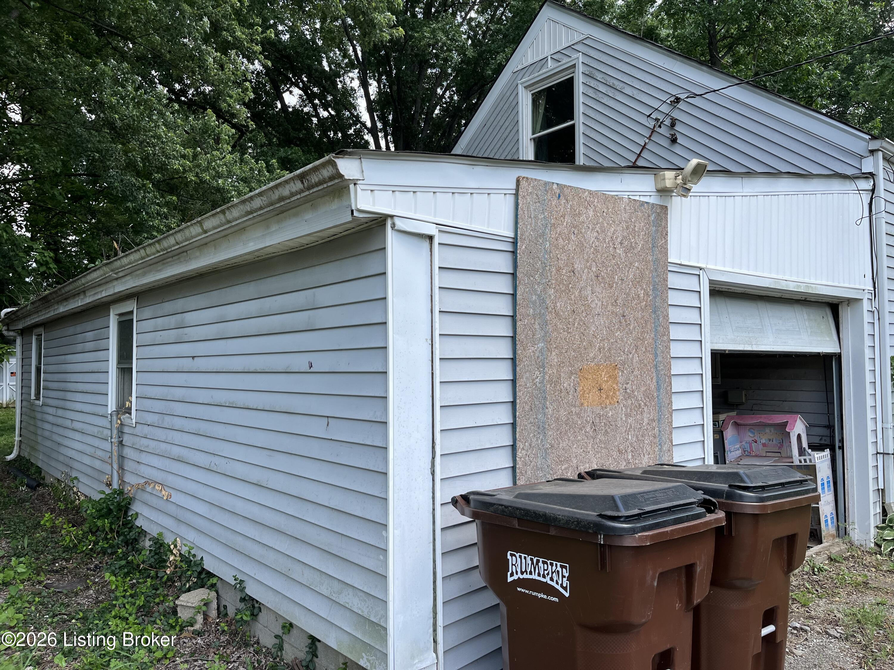 8717 Blue Lick Rd Property Photo 6