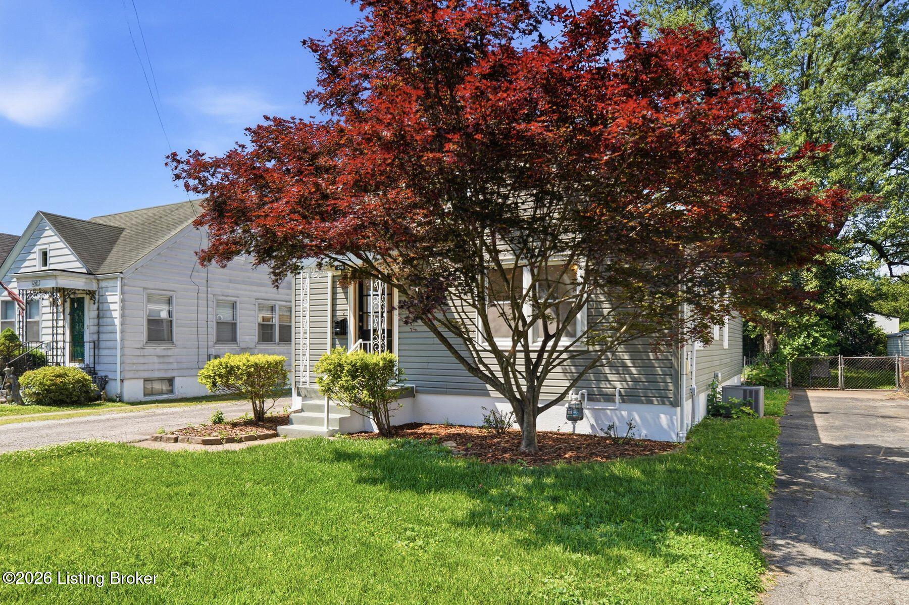 1246 Milton St Property Photo 3
