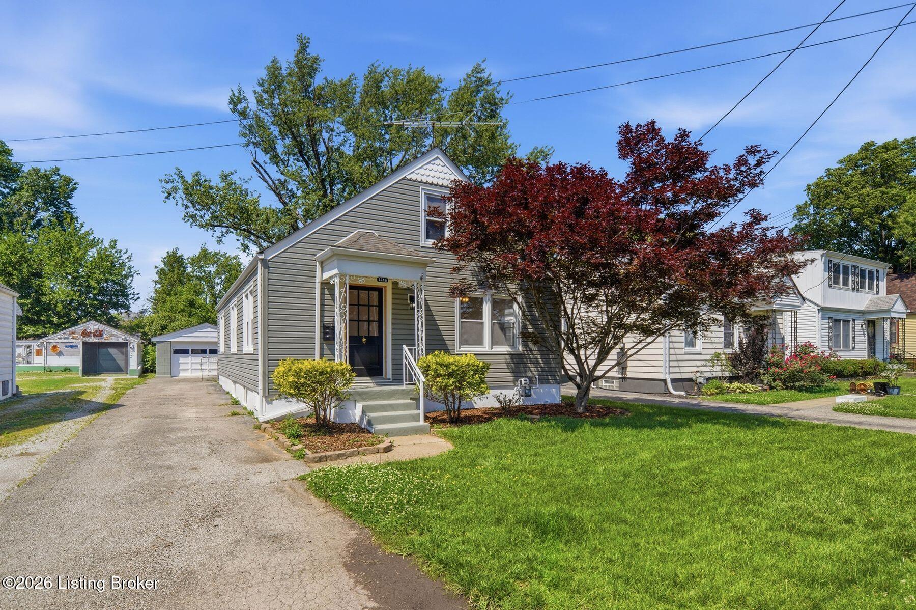 1246 Milton St Property Photo 4