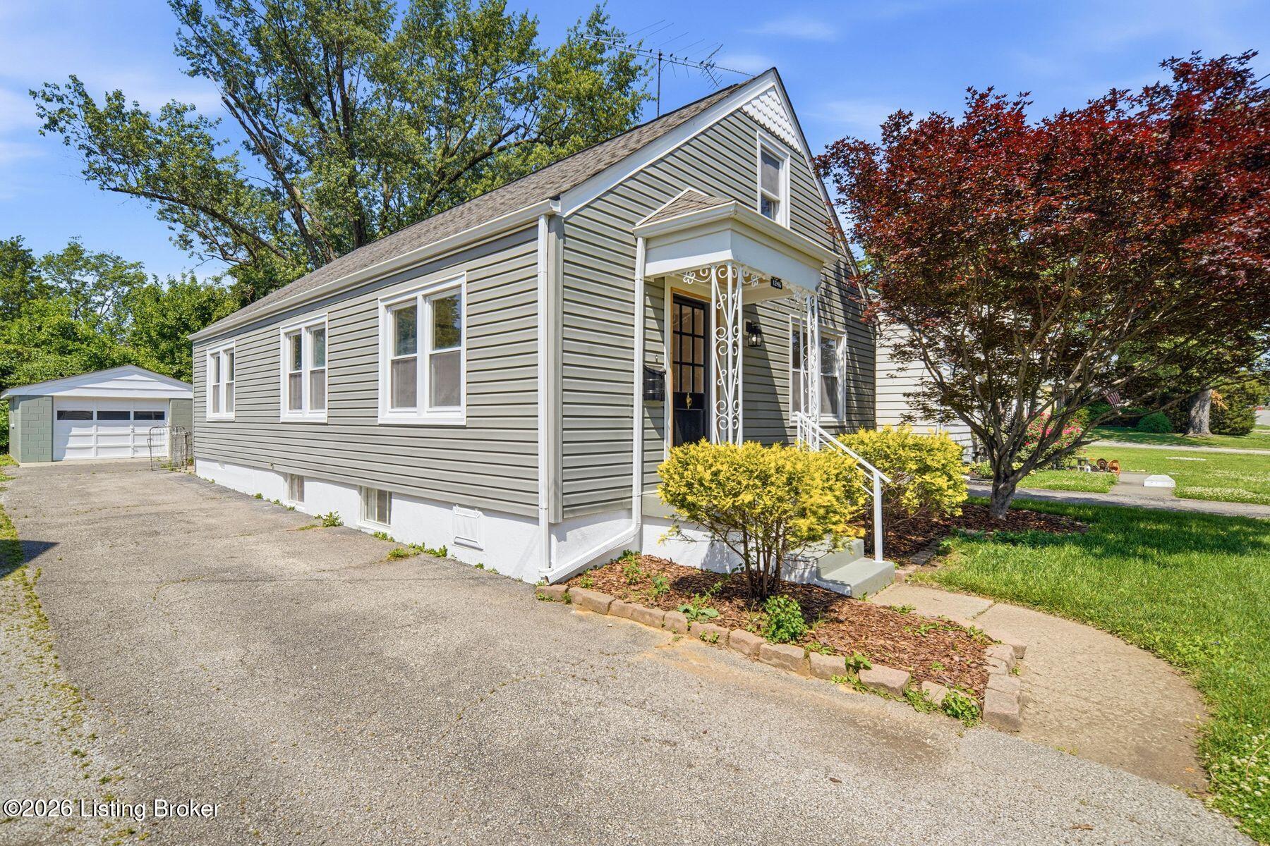 1246 Milton St Property Photo 5