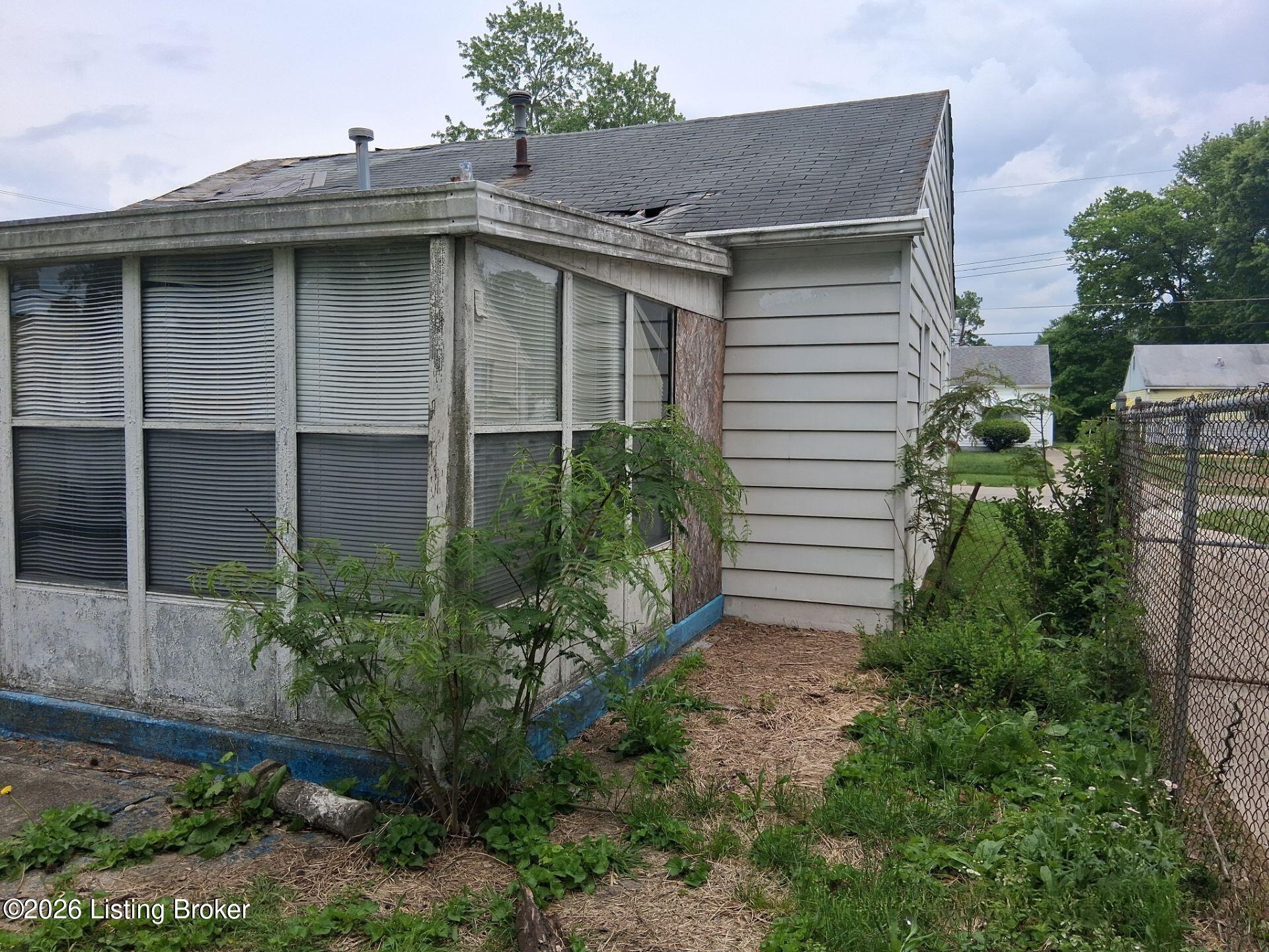 902 Loretto Ave Property Photo 4