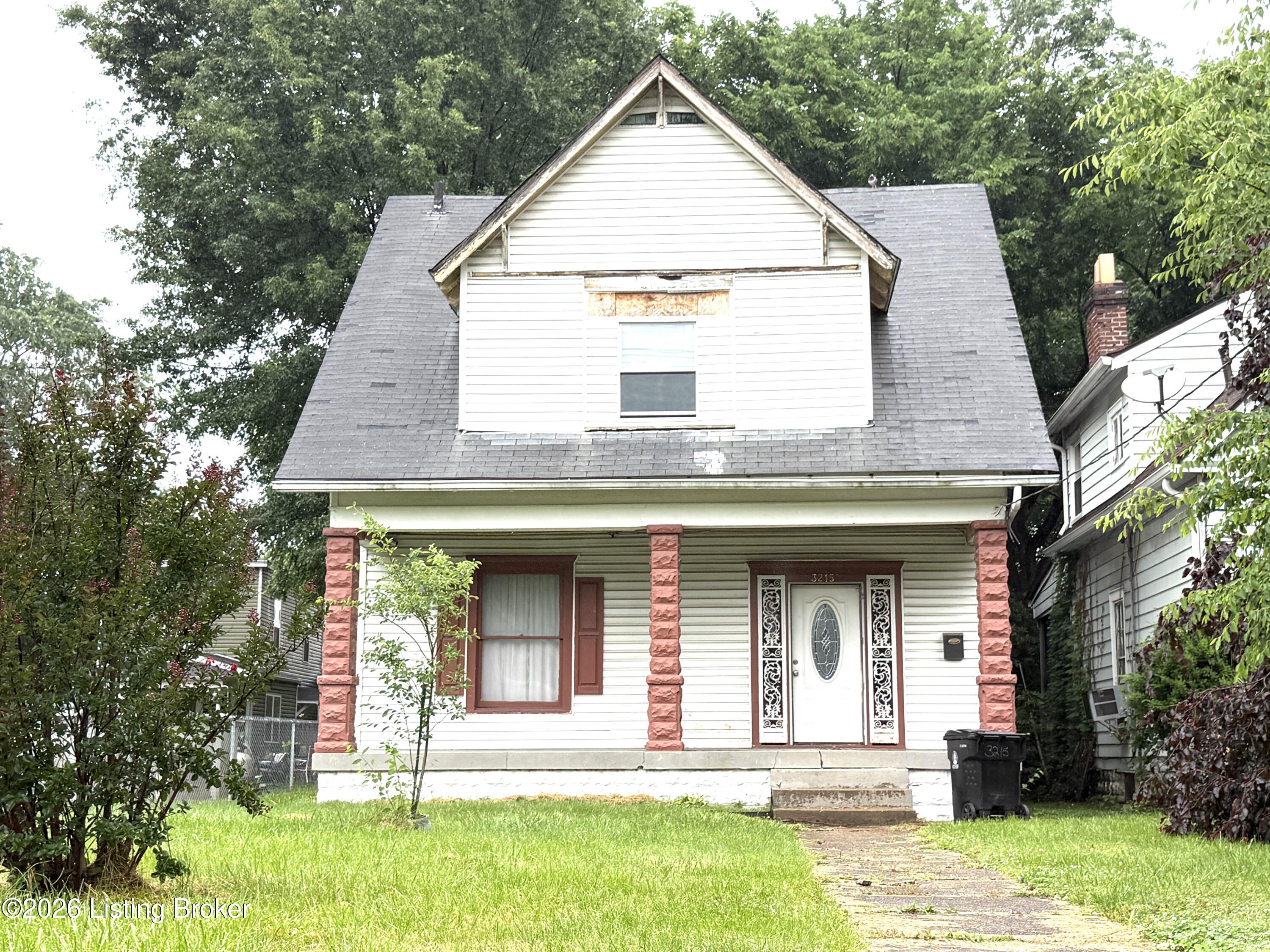 3215 Grand Ave Property Photo 1