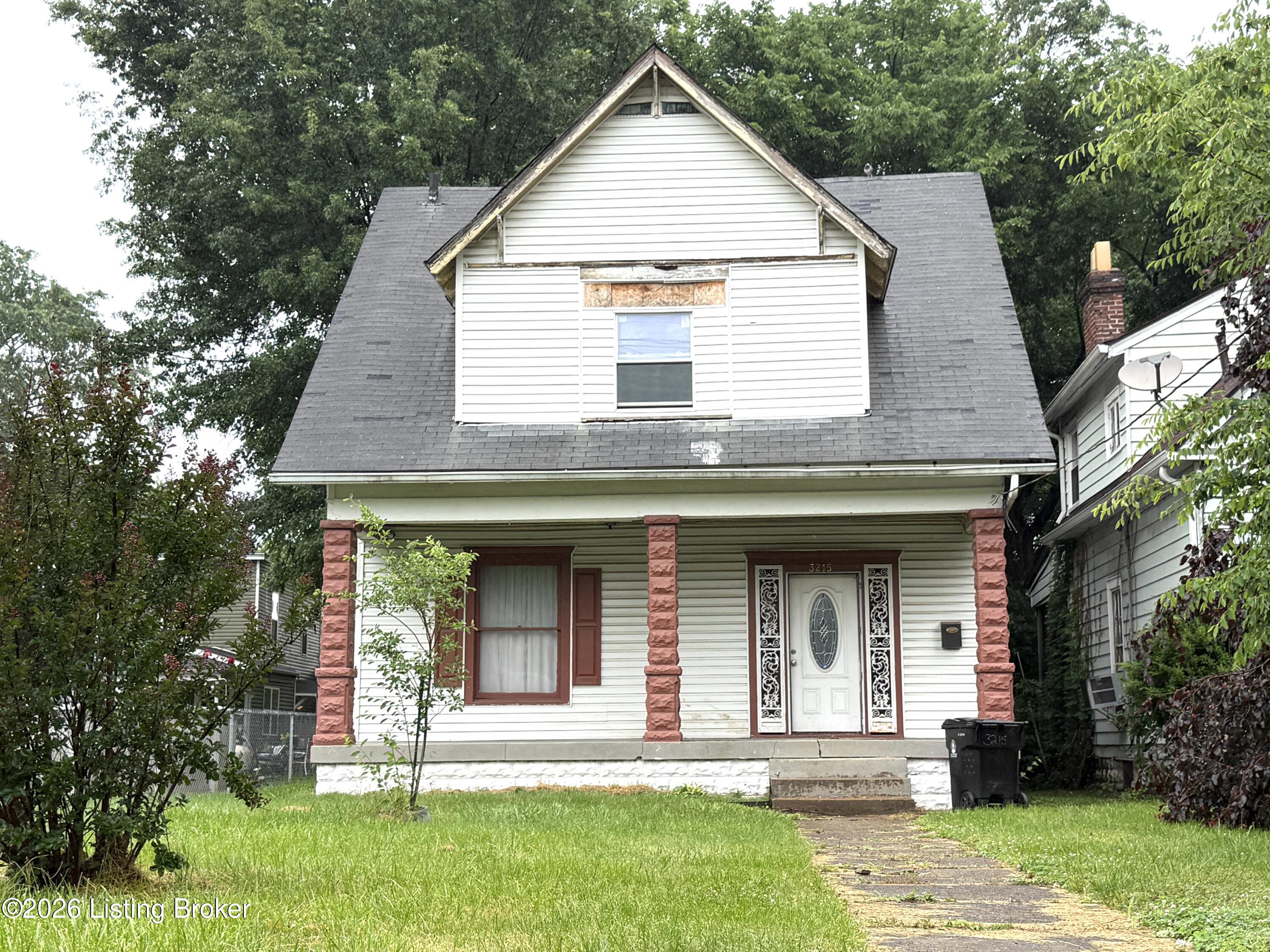 3215 Grand Ave Property Photo 2