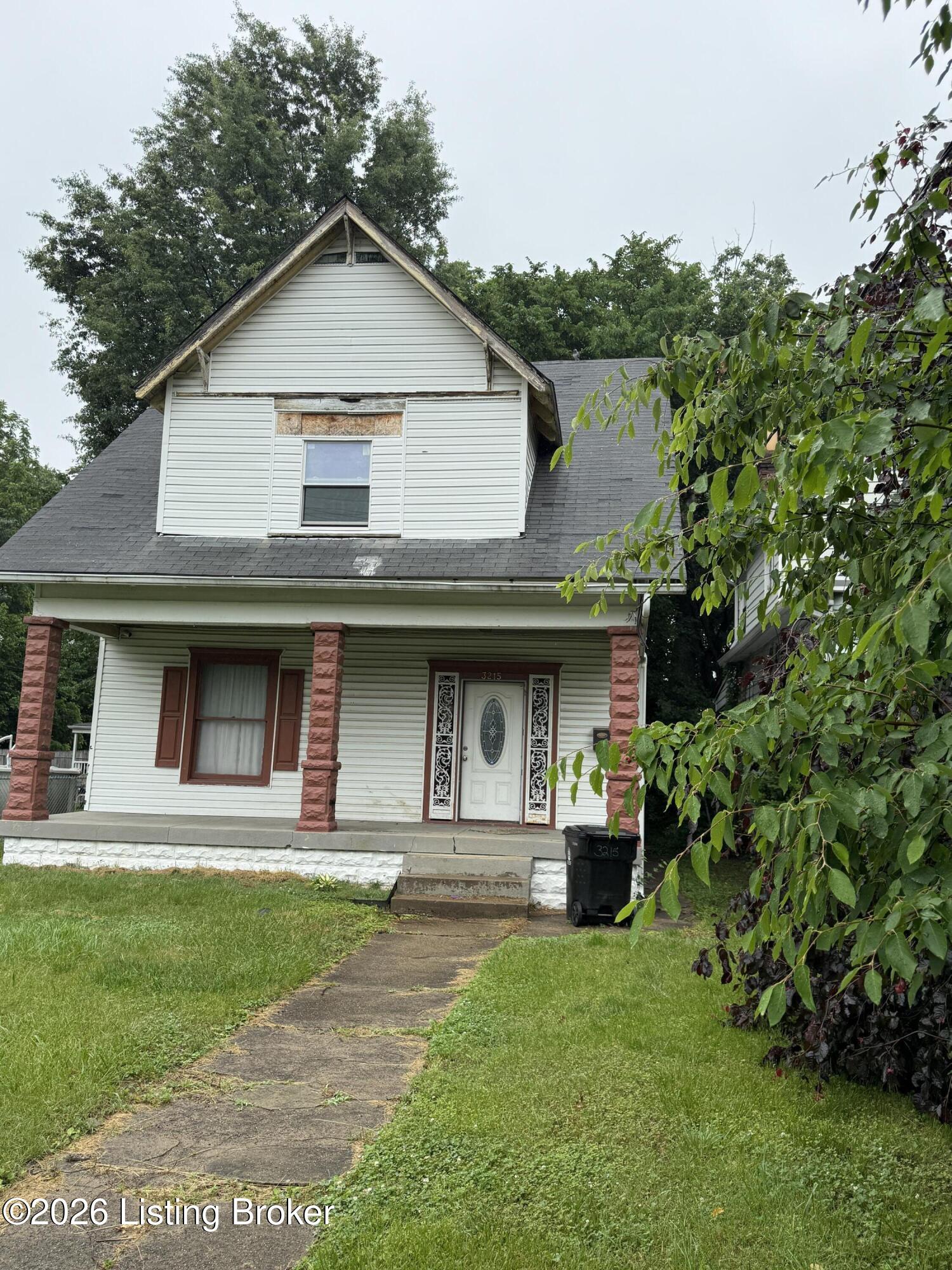 3215 Grand Ave Property Photo 5