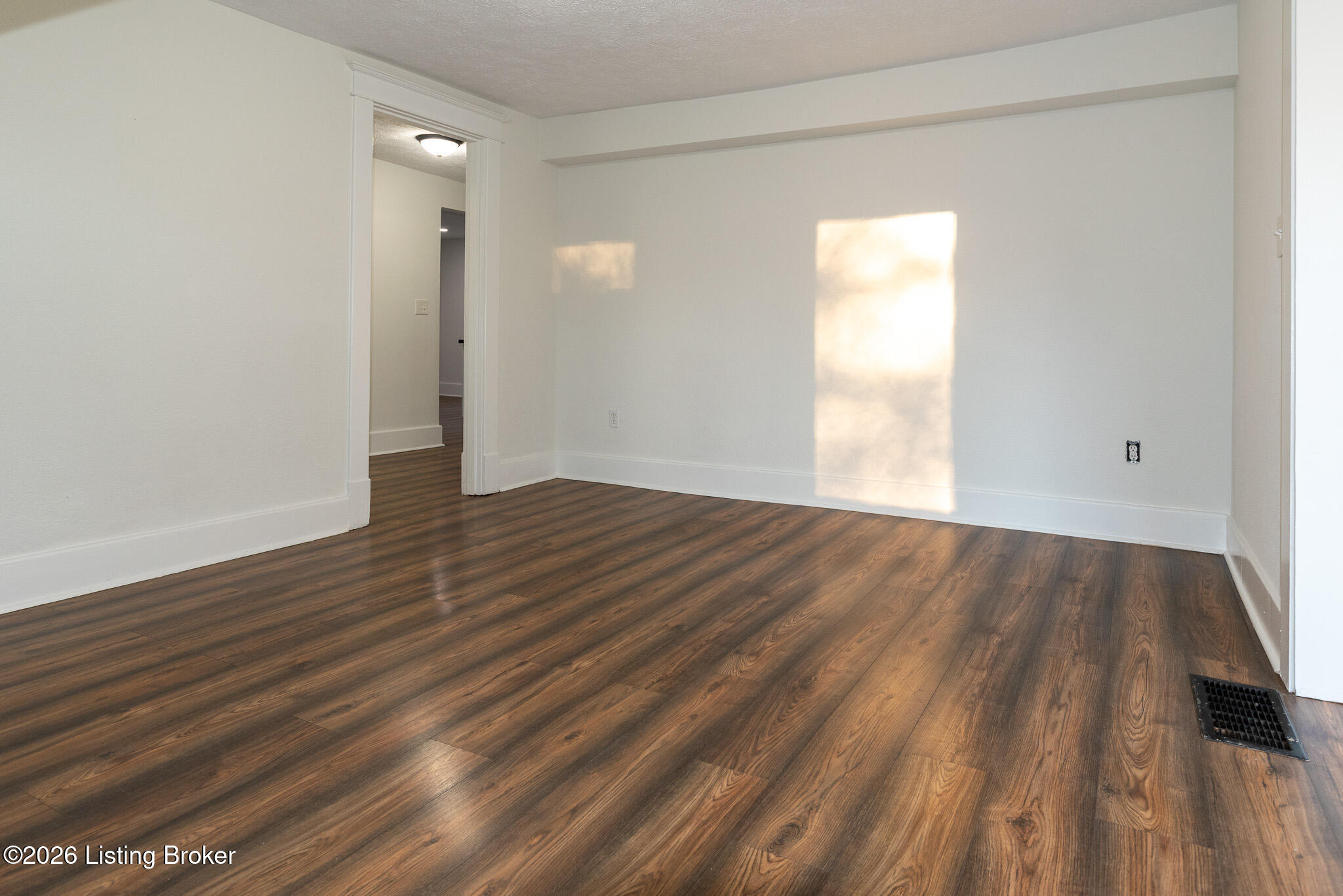 9201 Jefferson Ave Property Photo 6
