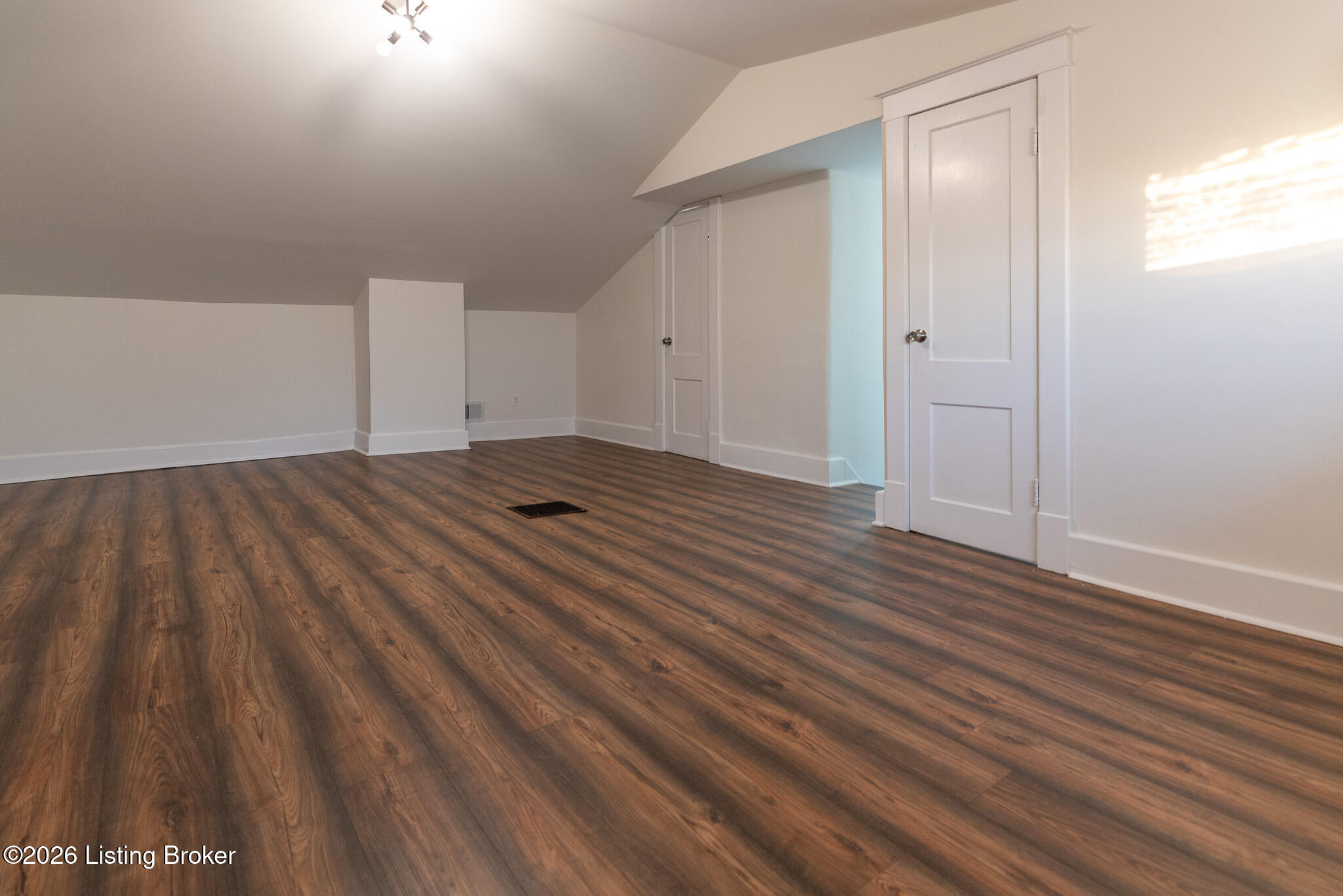 9201 Jefferson Ave Property Photo 15
