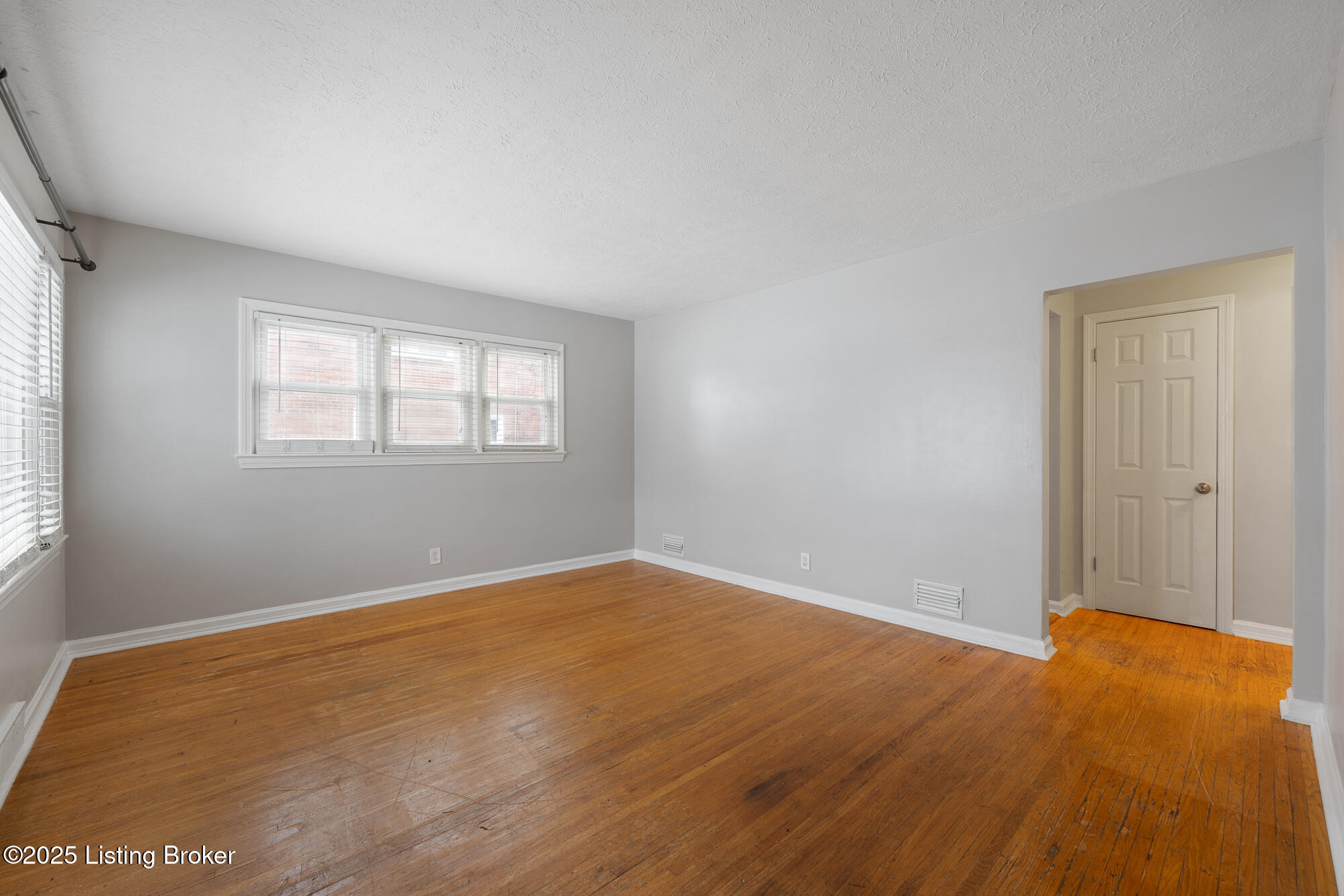 4227 Hillbrook Dr Property Photo 3