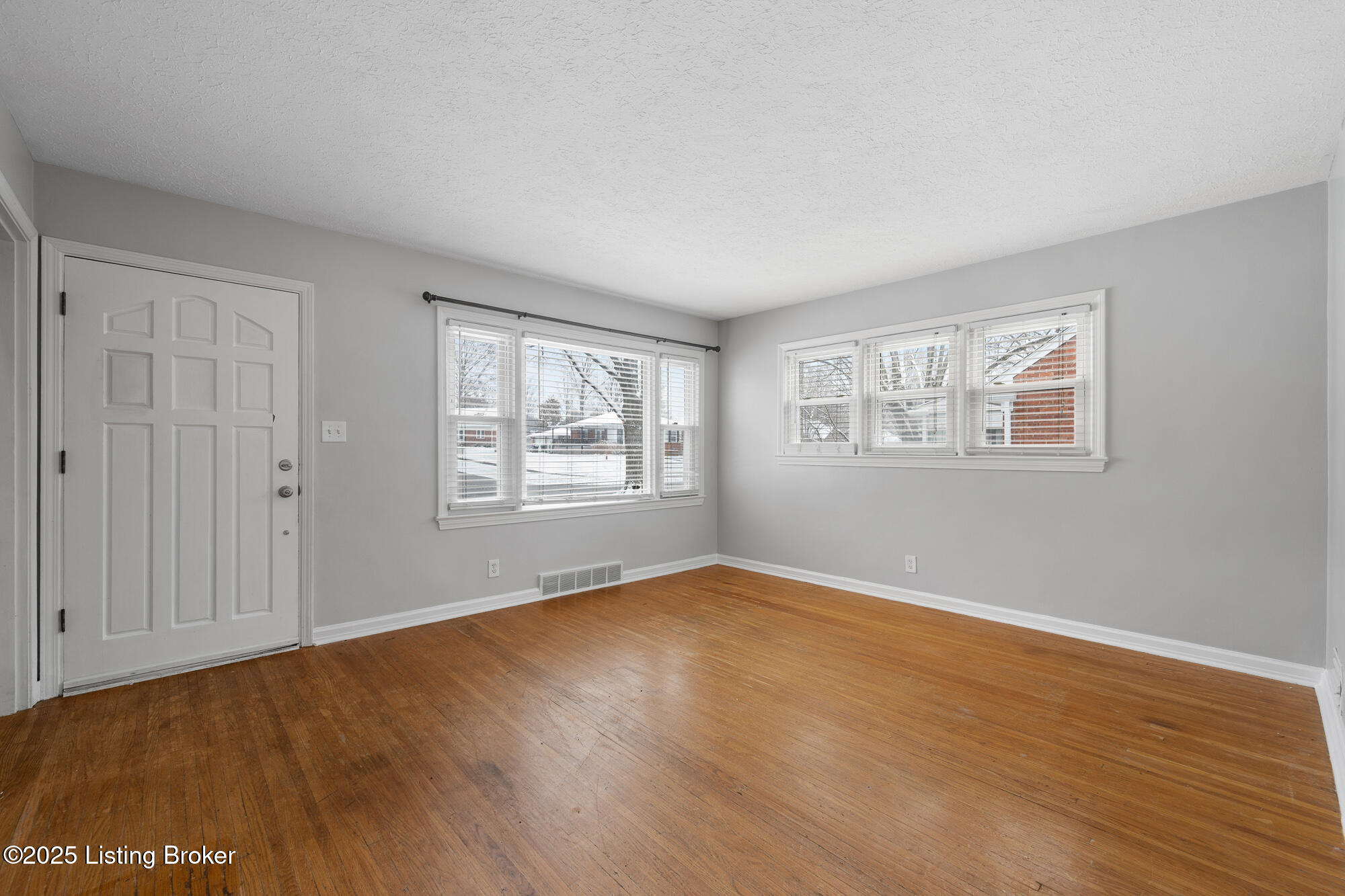 4227 Hillbrook Dr Property Photo 4