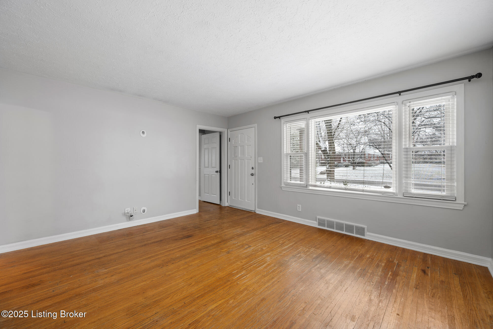4227 Hillbrook Dr Property Photo 5