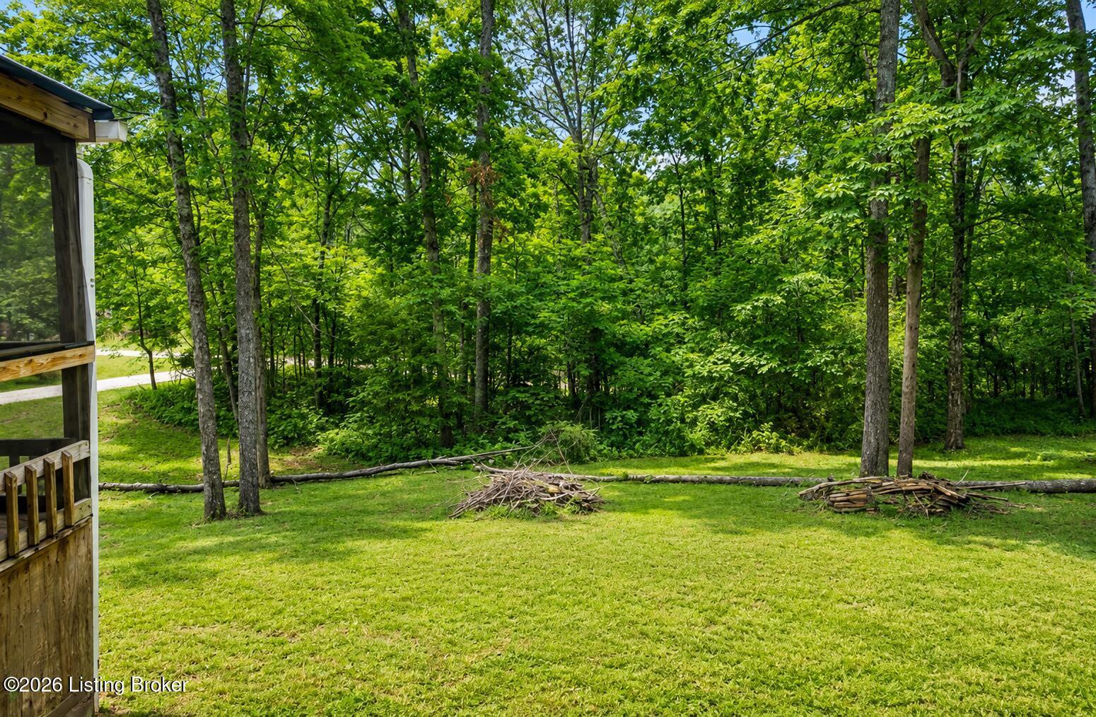 105 Tulip Ln Property Photo 6