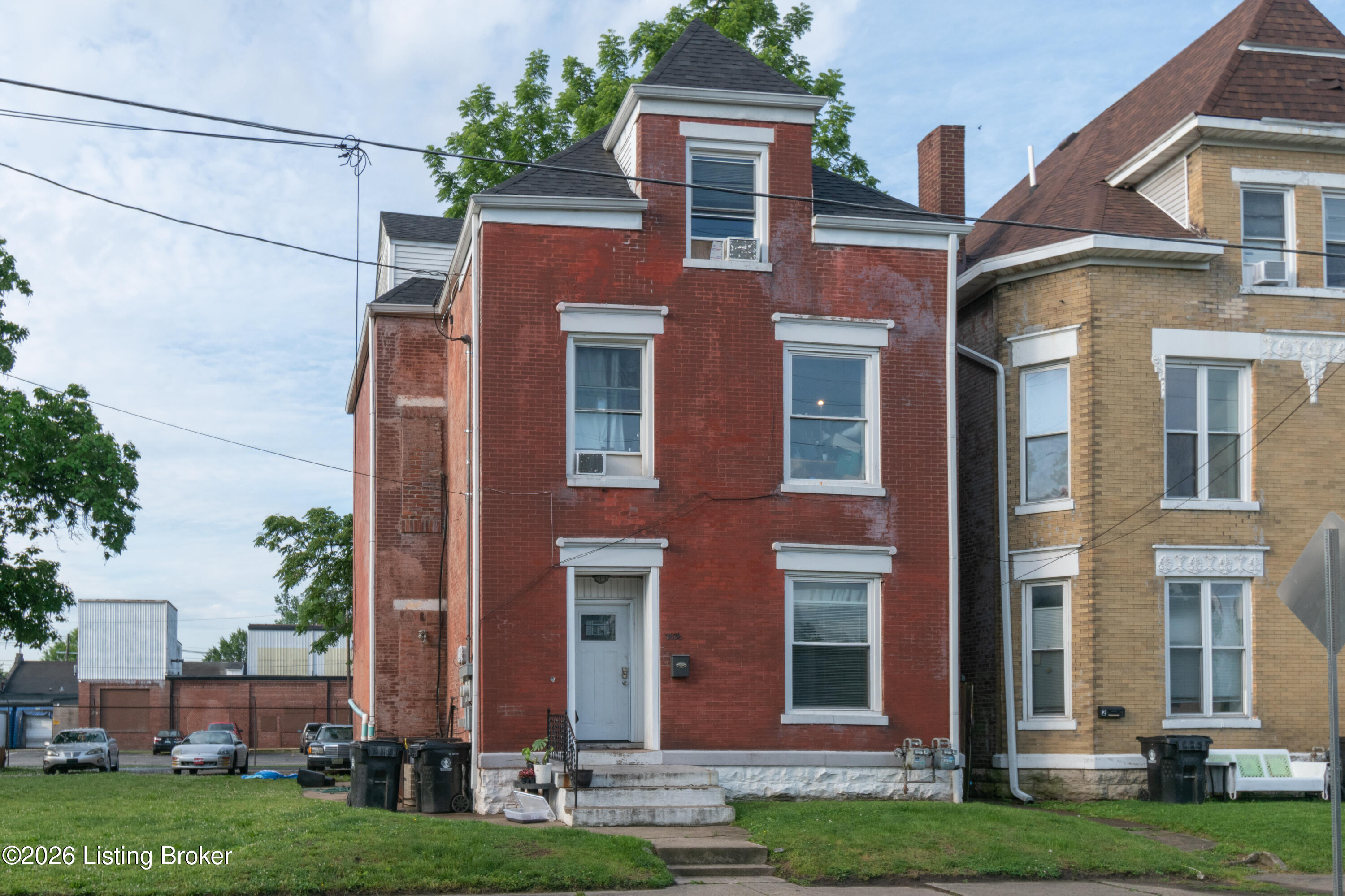 2826 W Chestnut St Property Photo 2