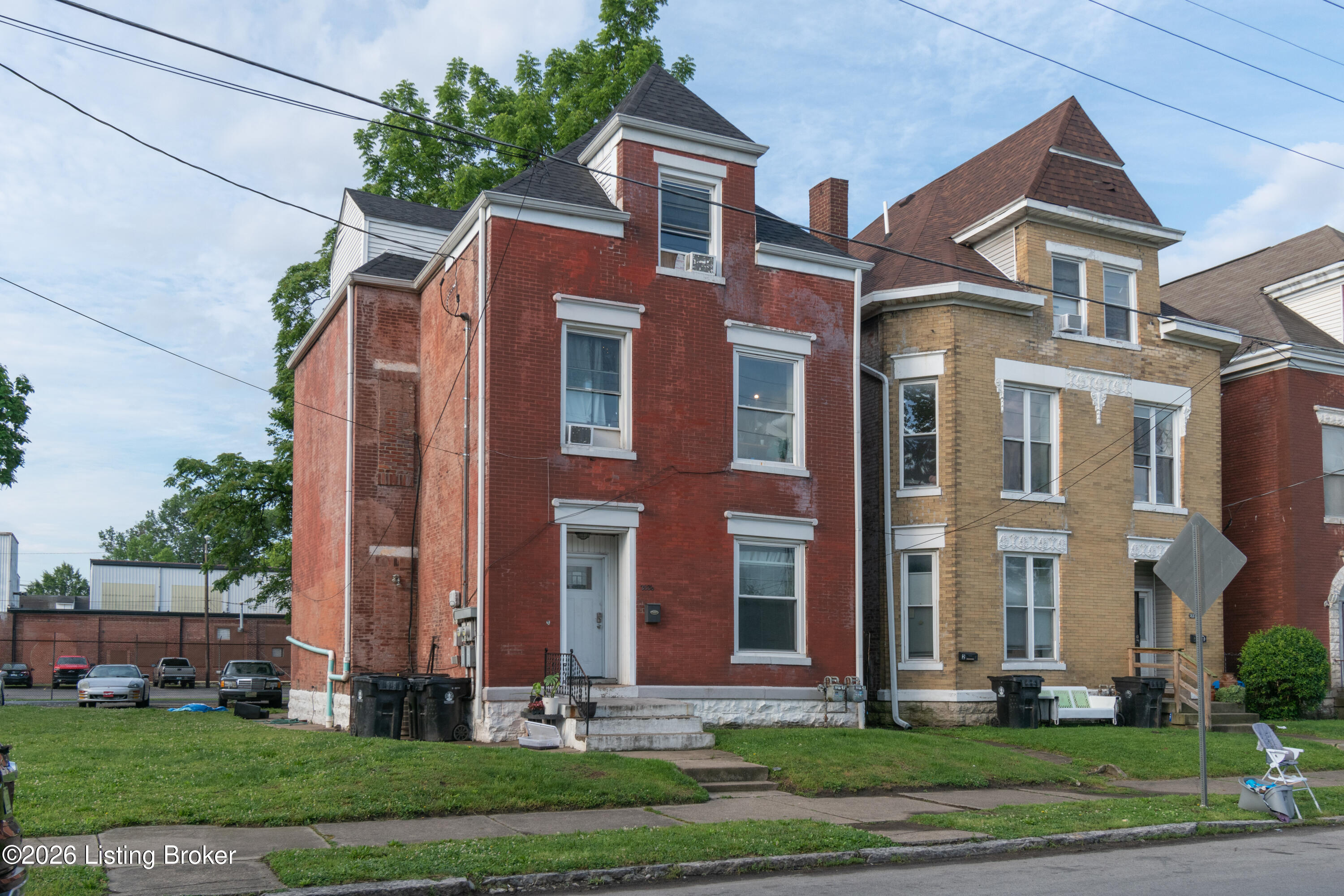 2826 W Chestnut St Property Photo 3