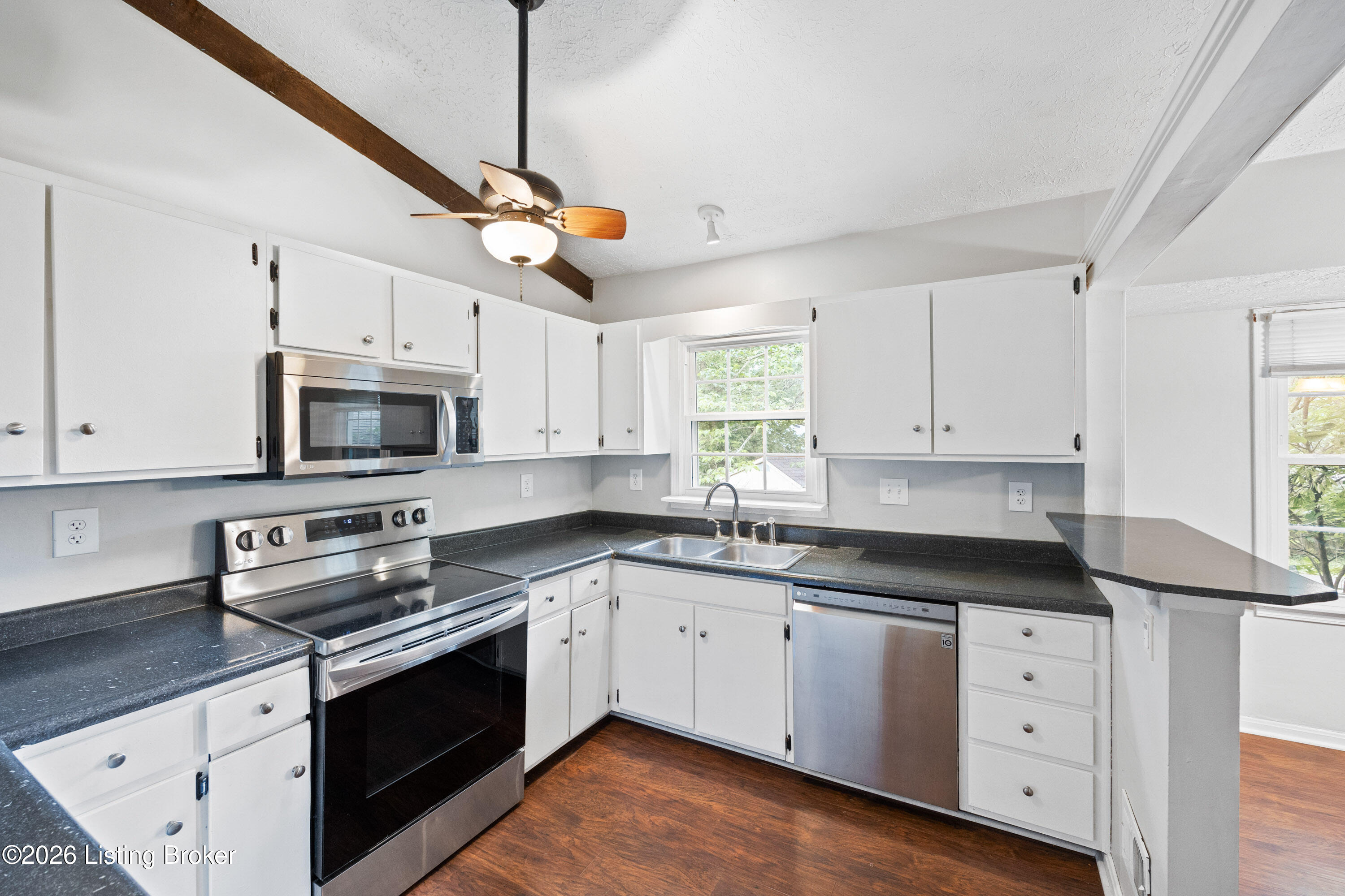 8215 Chickering Way Property Photo 6