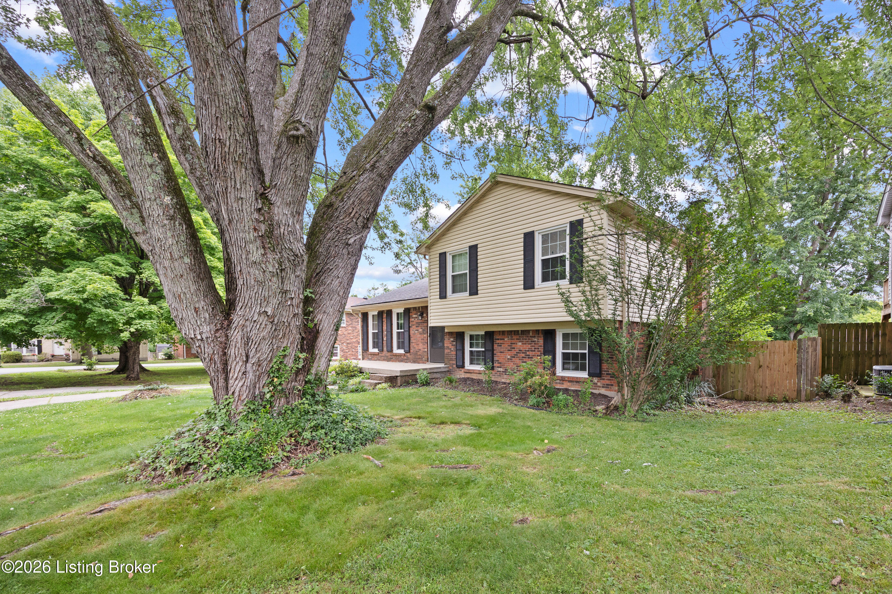 8215 Chickering Way Property Photo 21