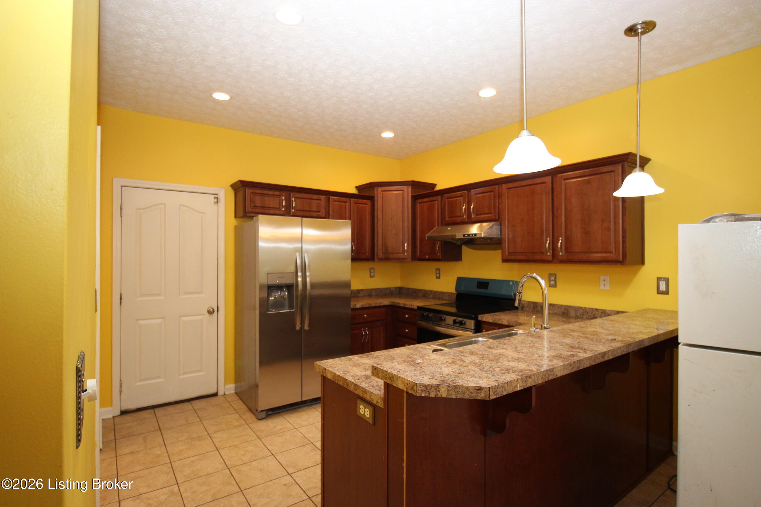6800 Brook Terrace Dr Property Photo 4