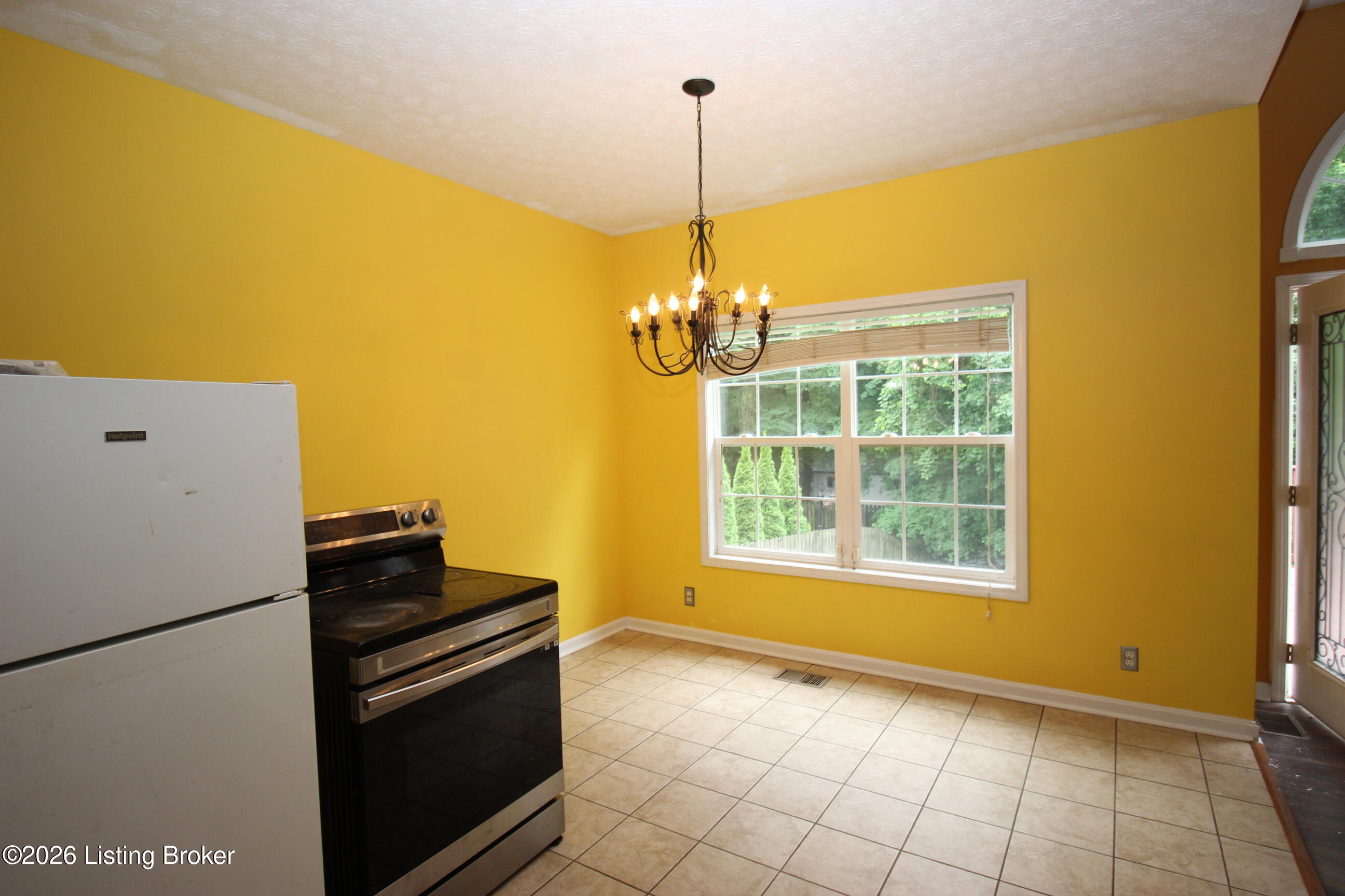 6800 Brook Terrace Dr Property Photo 5