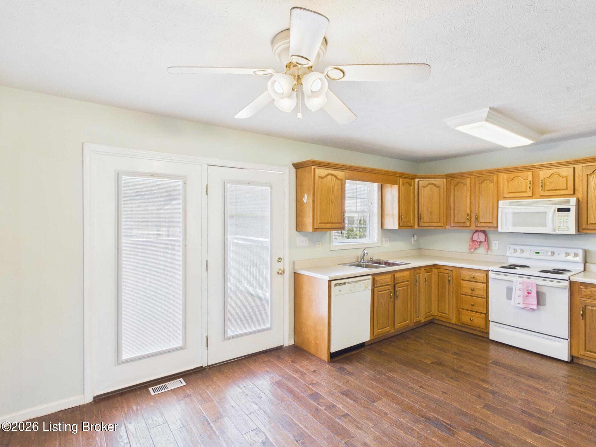 4205 Wine Cellar Ct Property Photo 9