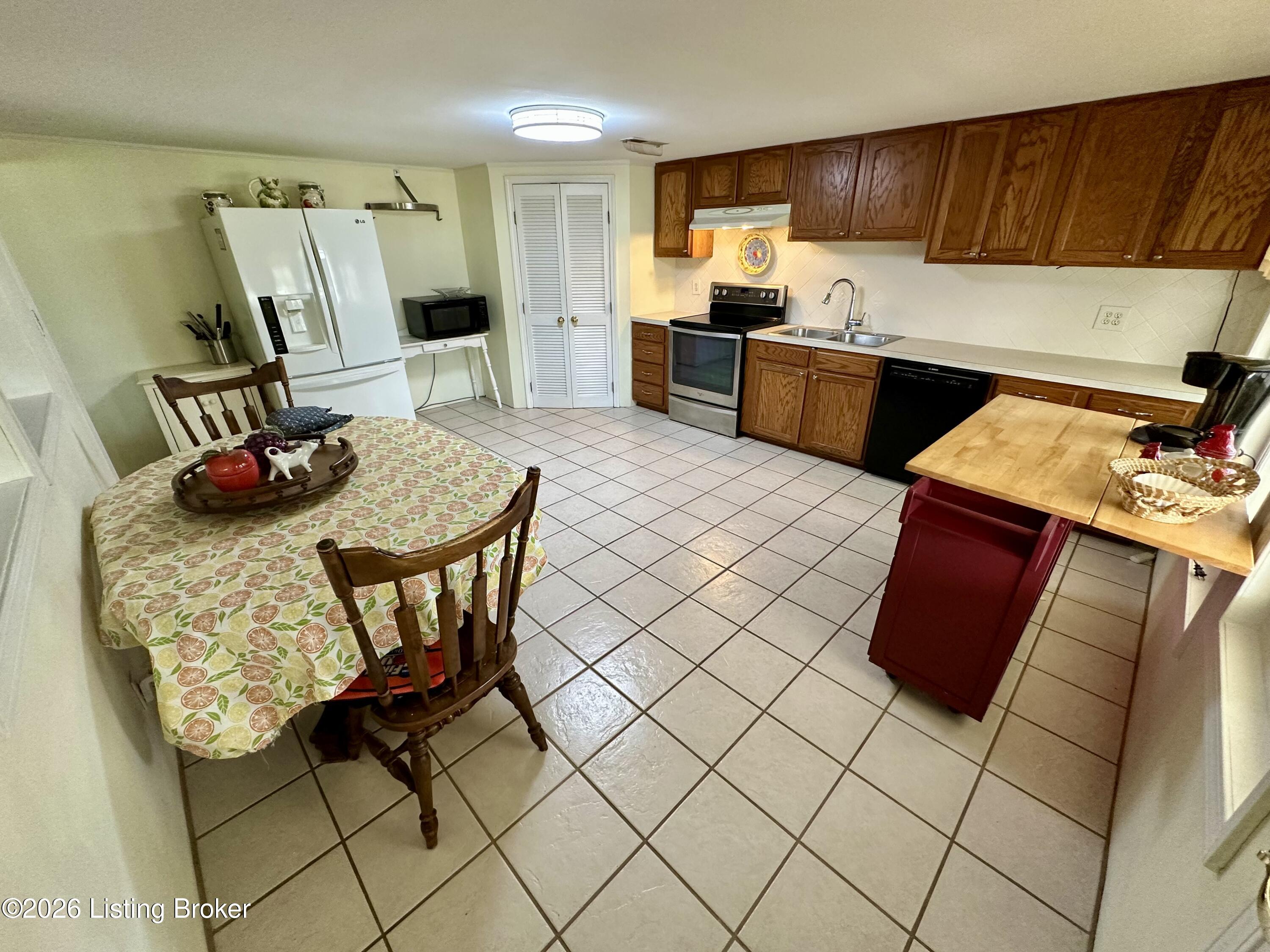 2954 Brooks Hill Rd Property Photo 8