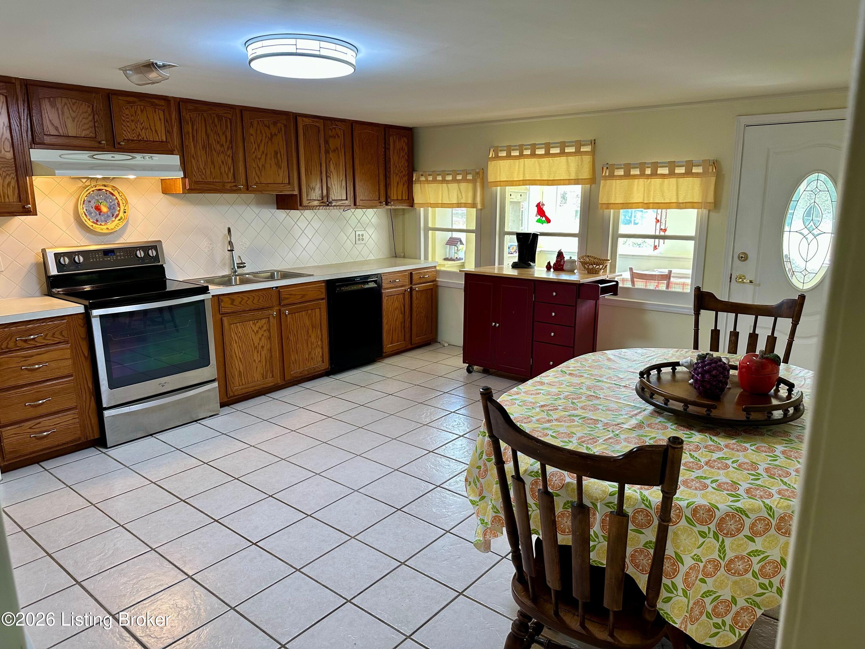 2954 Brooks Hill Rd Property Photo 9