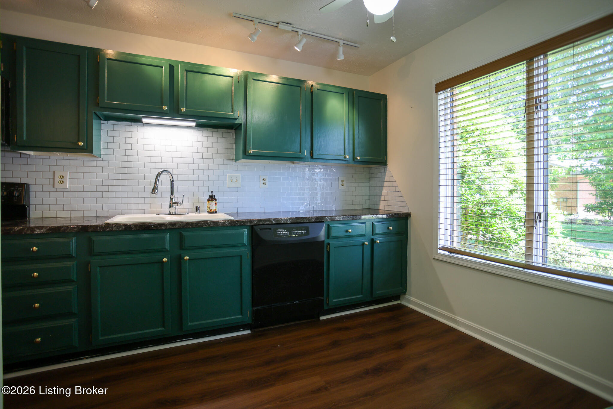 6481 Marina Dr Property Photo 8