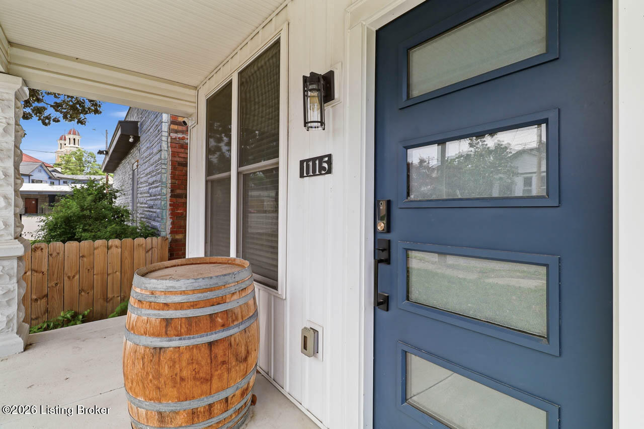 1115 Schiller Ave Property Photo 3