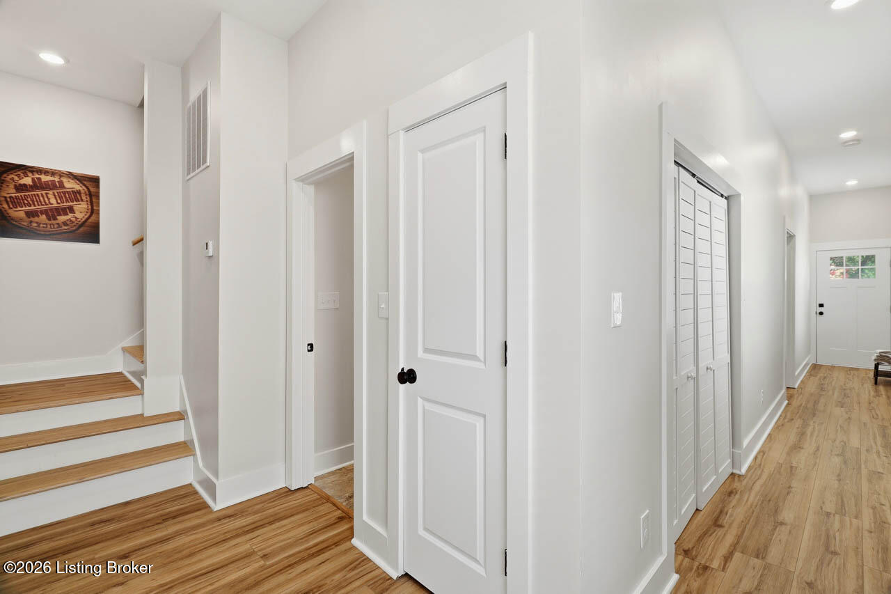 1115 Schiller Ave Property Photo 17