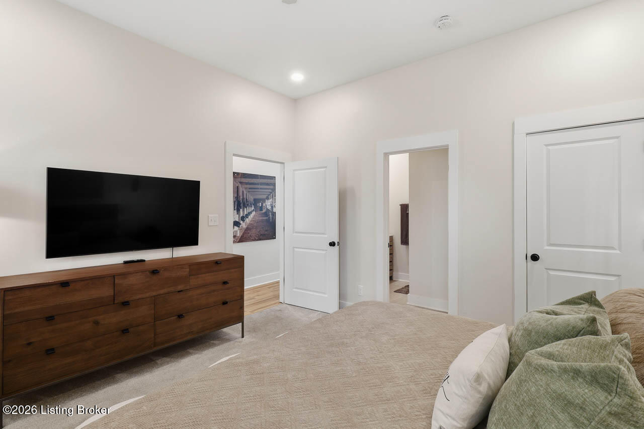 1115 Schiller Ave Property Photo 22
