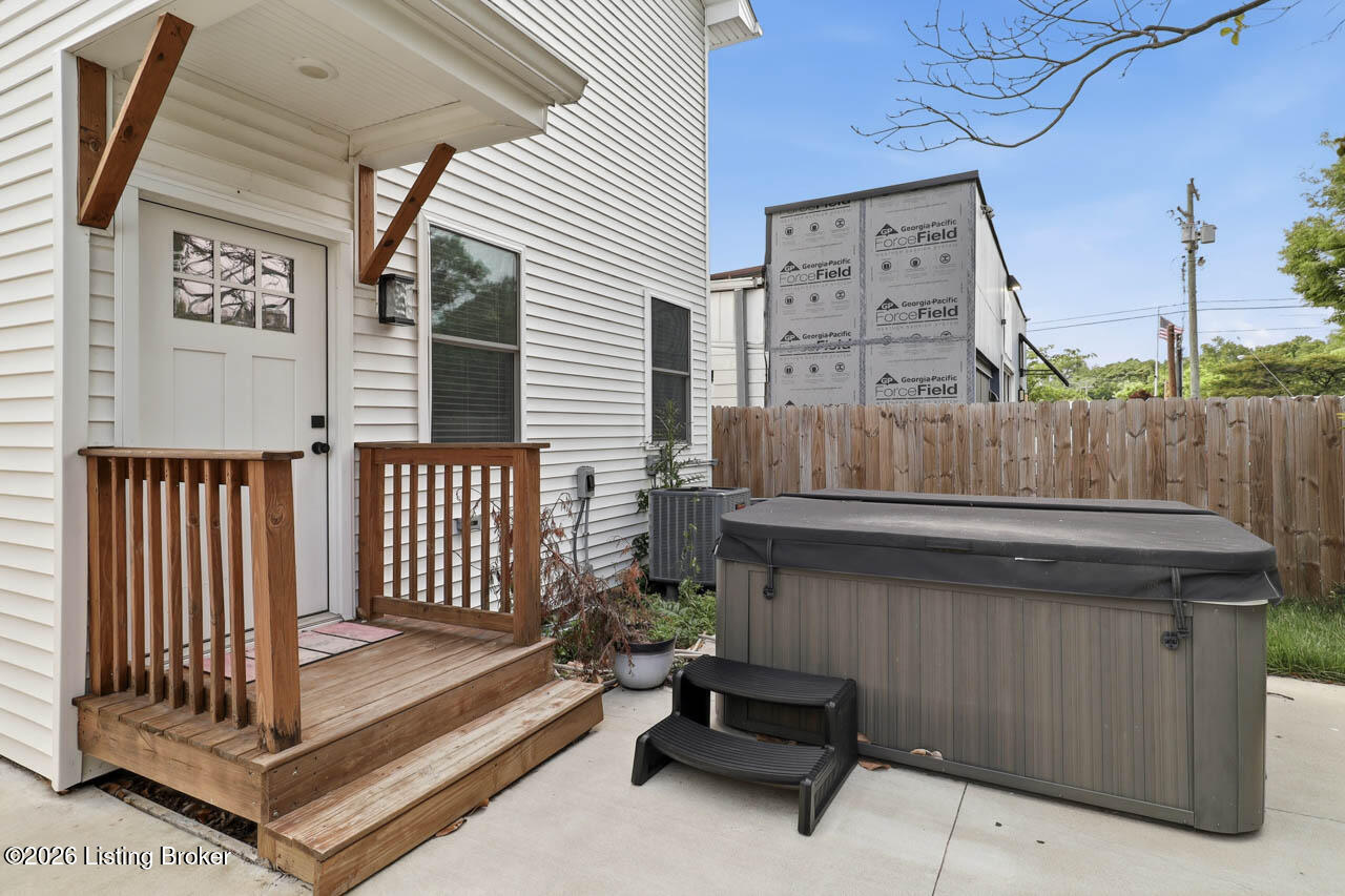 1115 Schiller Ave Property Photo 37