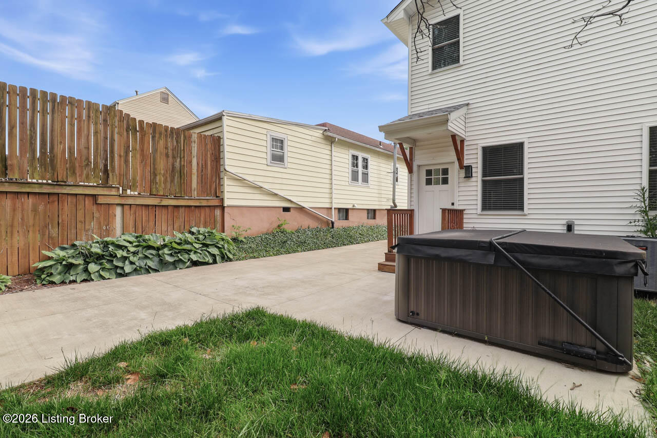 1115 Schiller Ave Property Photo 38