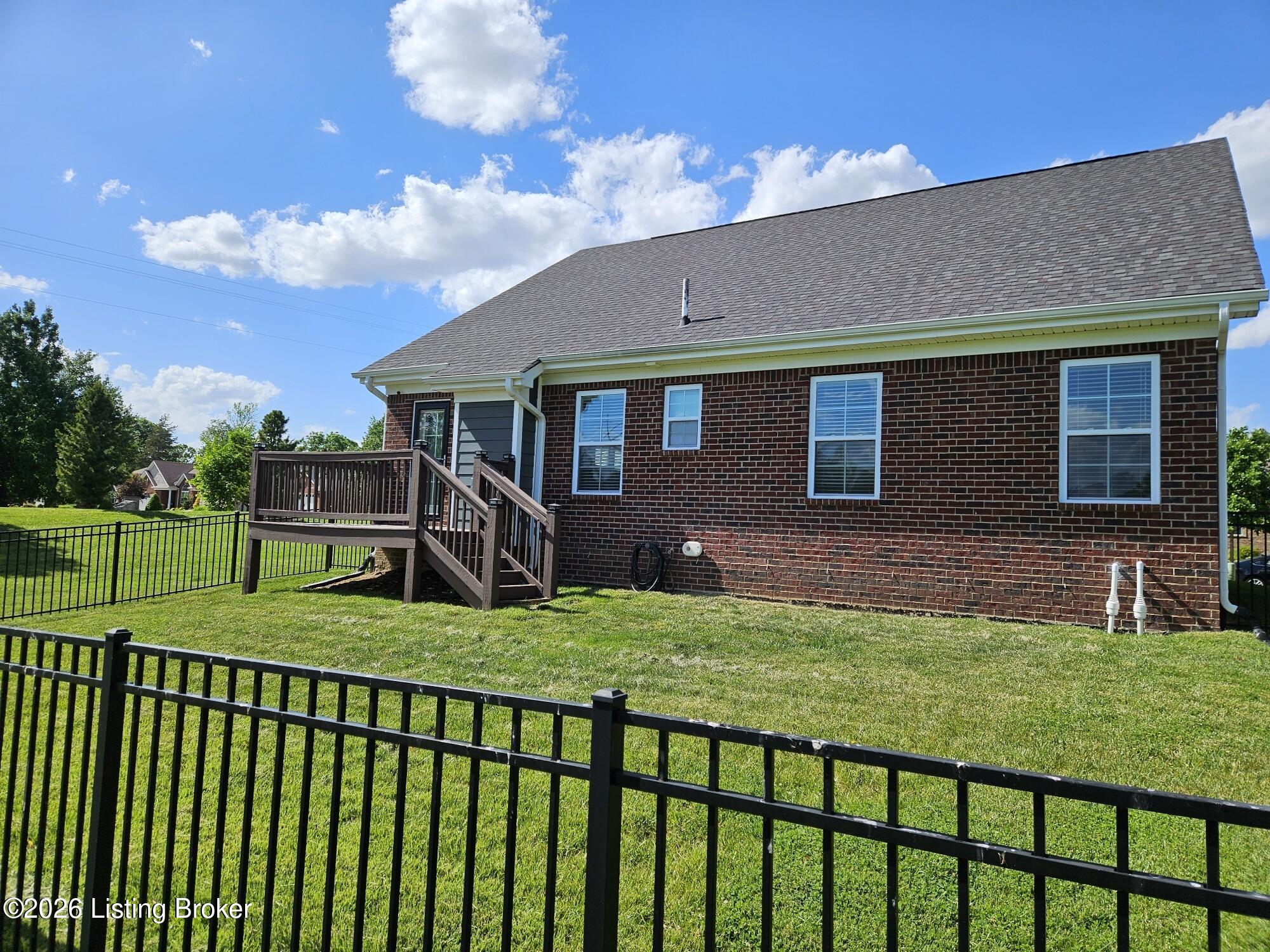 10104 Cedar Garden Dr Property Photo 4