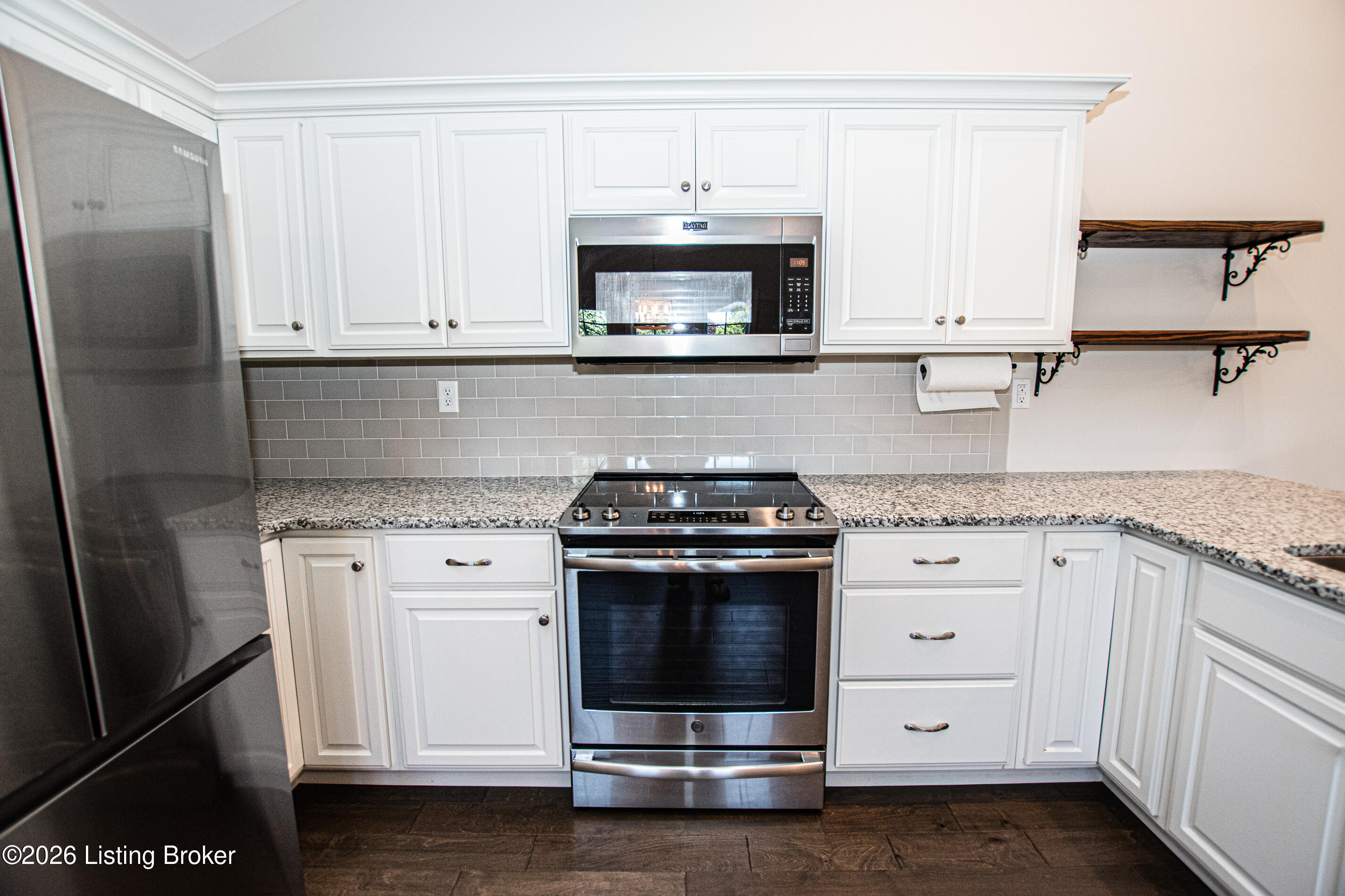 10104 Cedar Garden Dr Property Photo 22