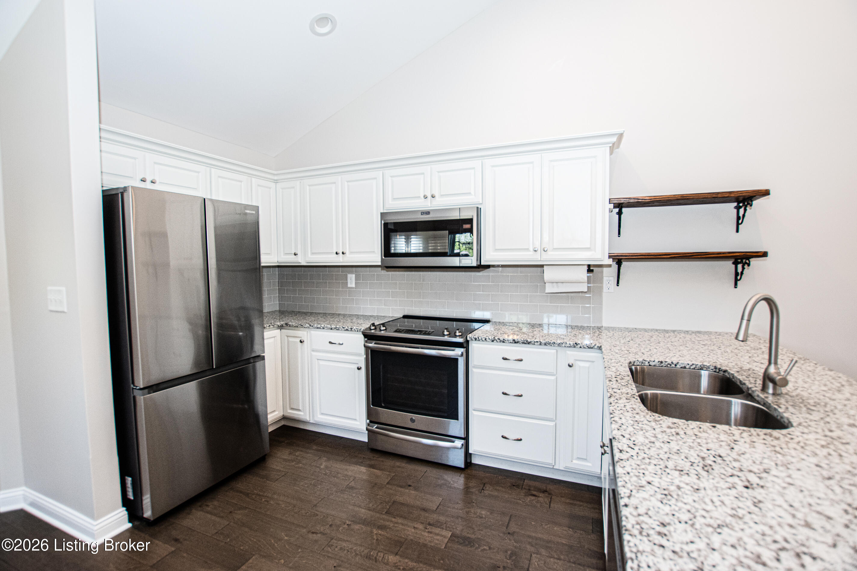 10104 Cedar Garden Dr Property Photo 23