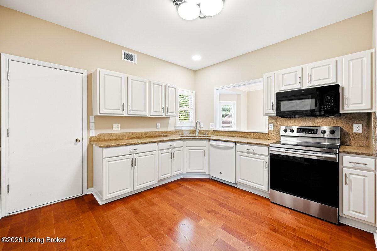 8011 Cedar Glen Ln Property Photo 10