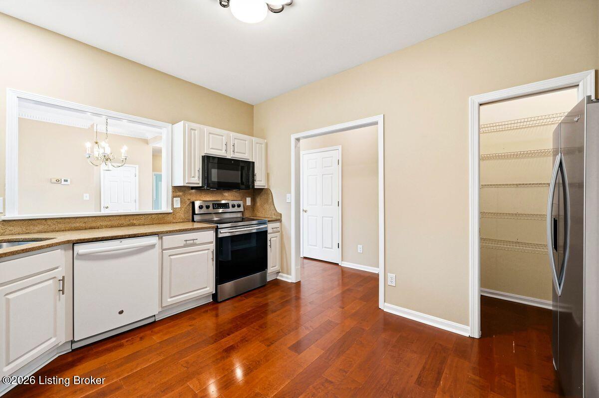 8011 Cedar Glen Ln Property Photo 11