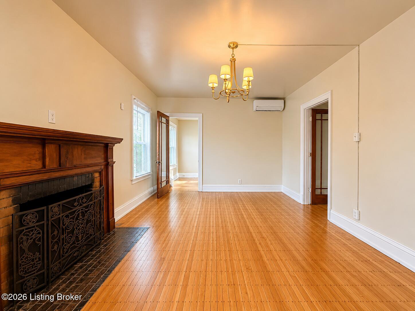 300 Glendora Ave Property Photo 4