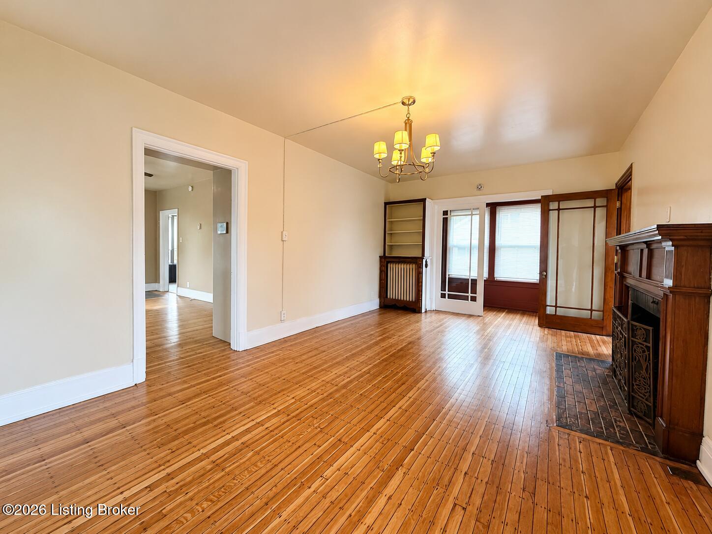 300 Glendora Ave Property Photo 5