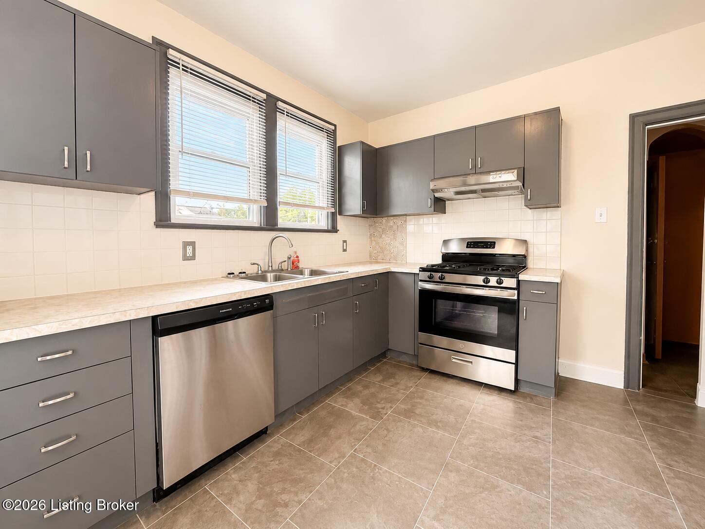 300 Glendora Ave Property Photo 11