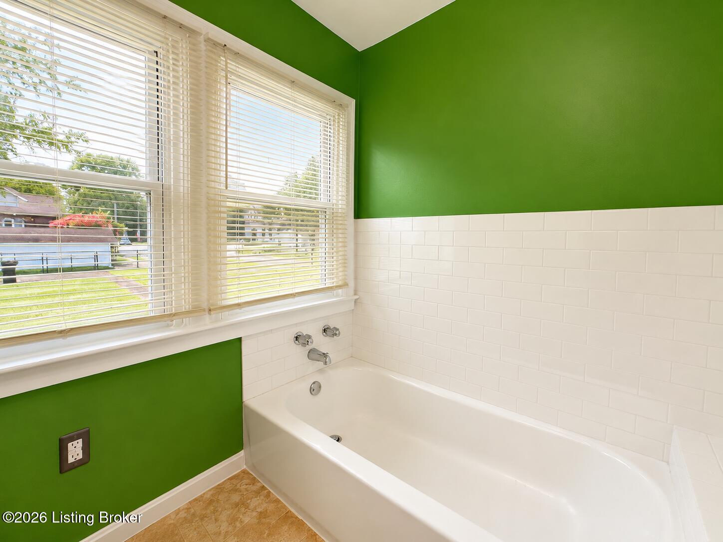 300 Glendora Ave Property Photo 14