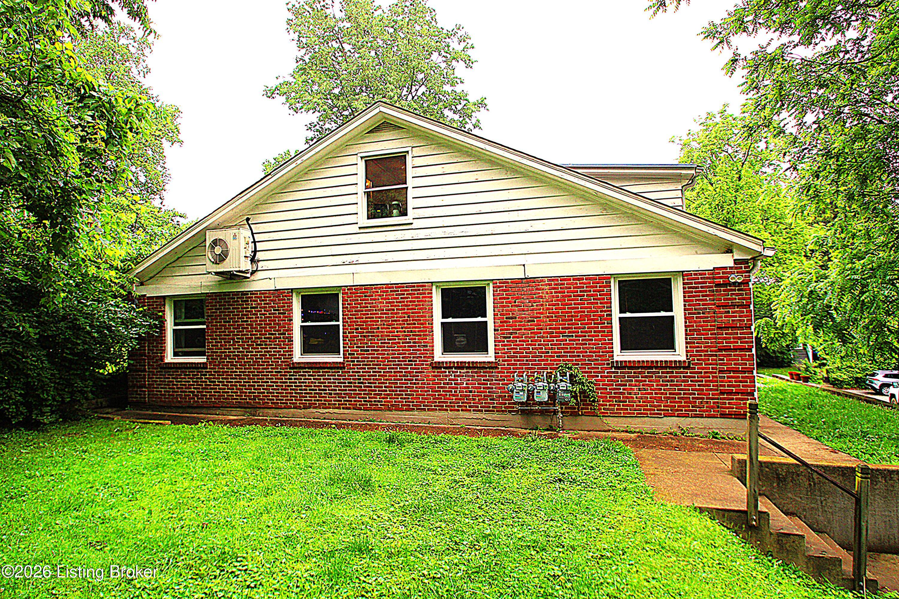 2332 Sycamore Ave Property Photo 3