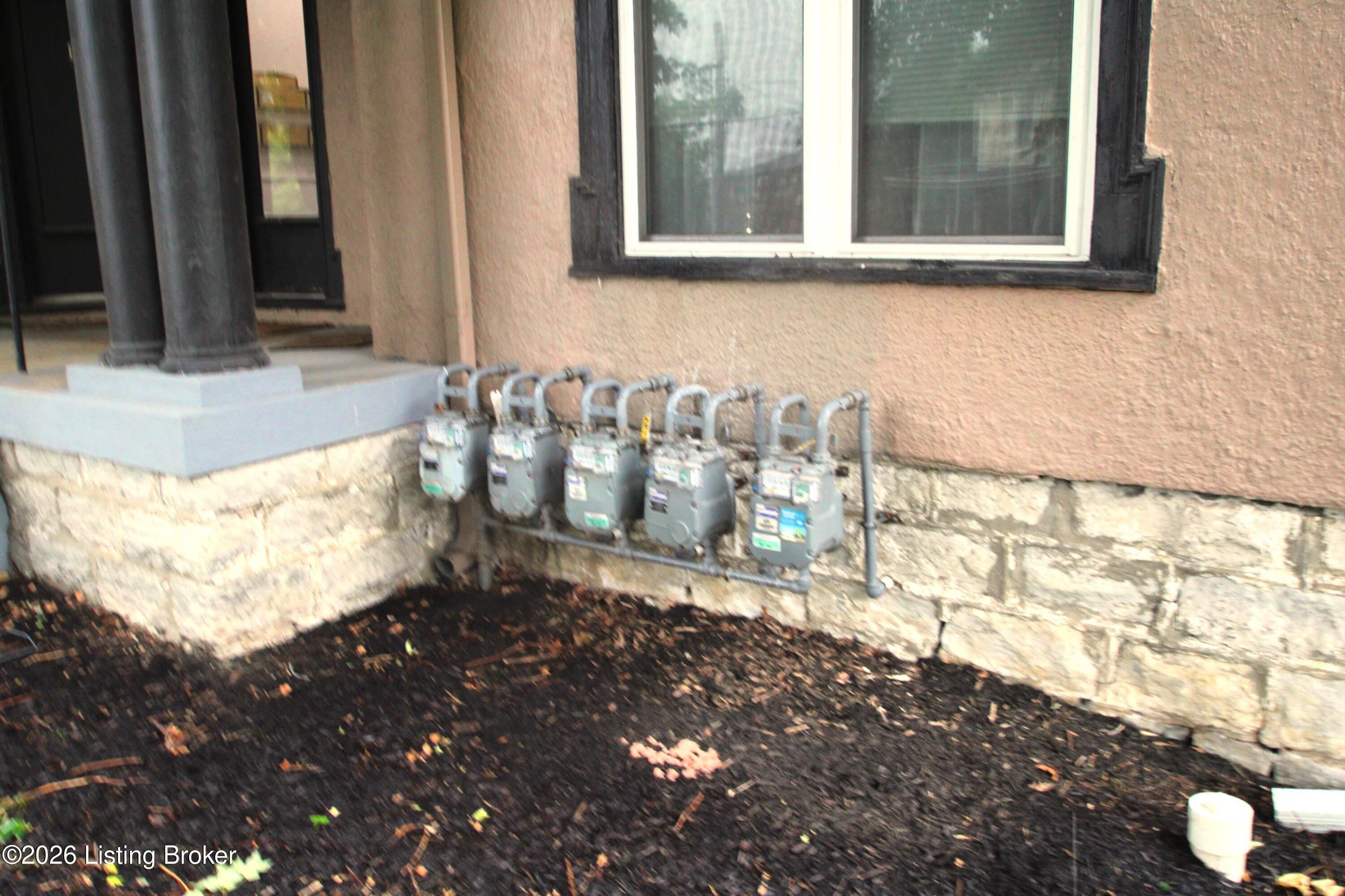 1646 Beechwood Ave Property Photo 4