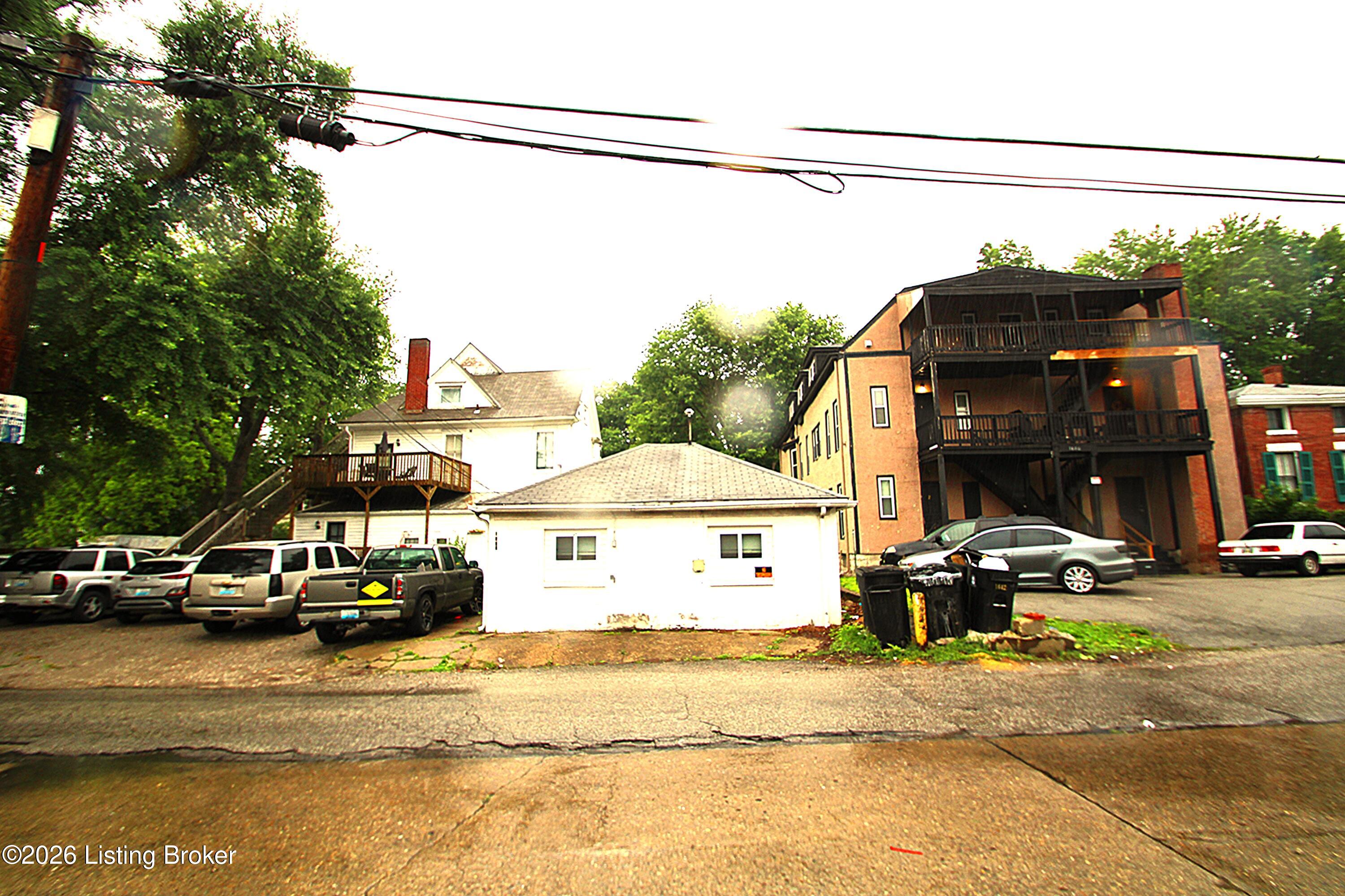 1642 Beechwood Ave Property Photo 4