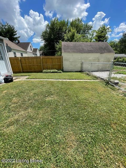 2138 Crittenden Dr Property Photo 2