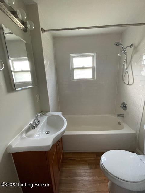 2138 Crittenden Dr Property Photo 9